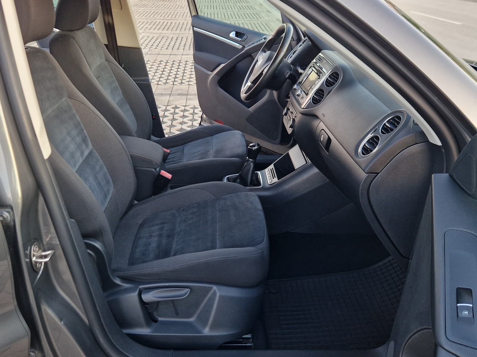 VW TIGUAN 2.0 TDI BMT R-LINE HIGHLINE - 1.VLASNIK-SERVISNA-ATRAKTIVAN, fotografija 17