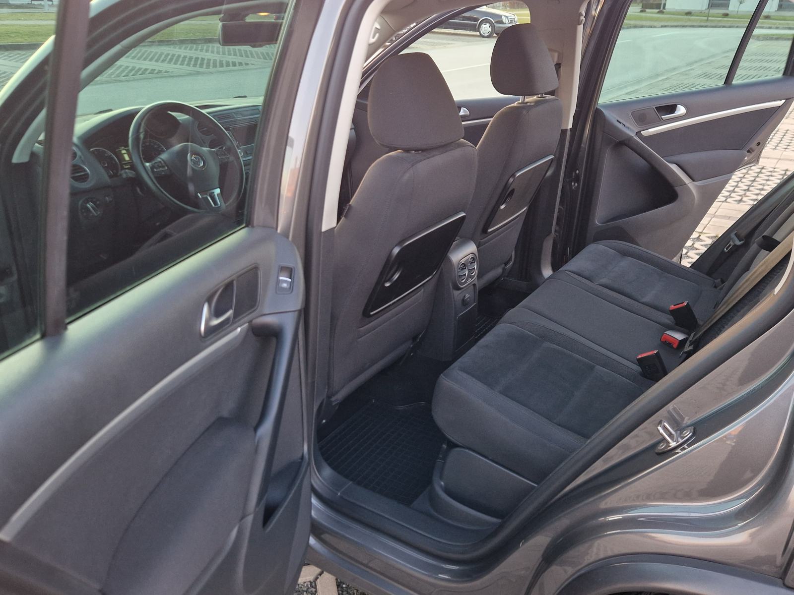 VW TIGUAN 2.0 TDI BMT R-LINE HIGHLINE - 1.VLASNIK-SERVISNA-ATRAKTIVAN, fotografija 14