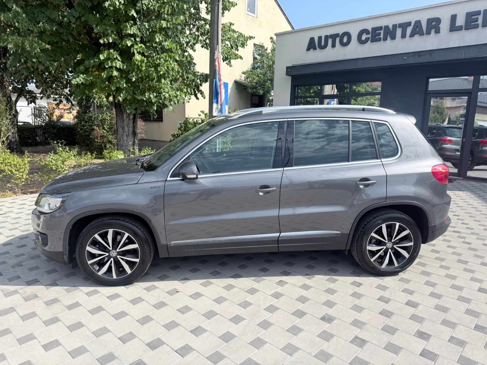 VW TIGUAN 2,0 TDI LOUNGE,XENON,LED,NAVI,VELIKI SERVIS, fotografija 3