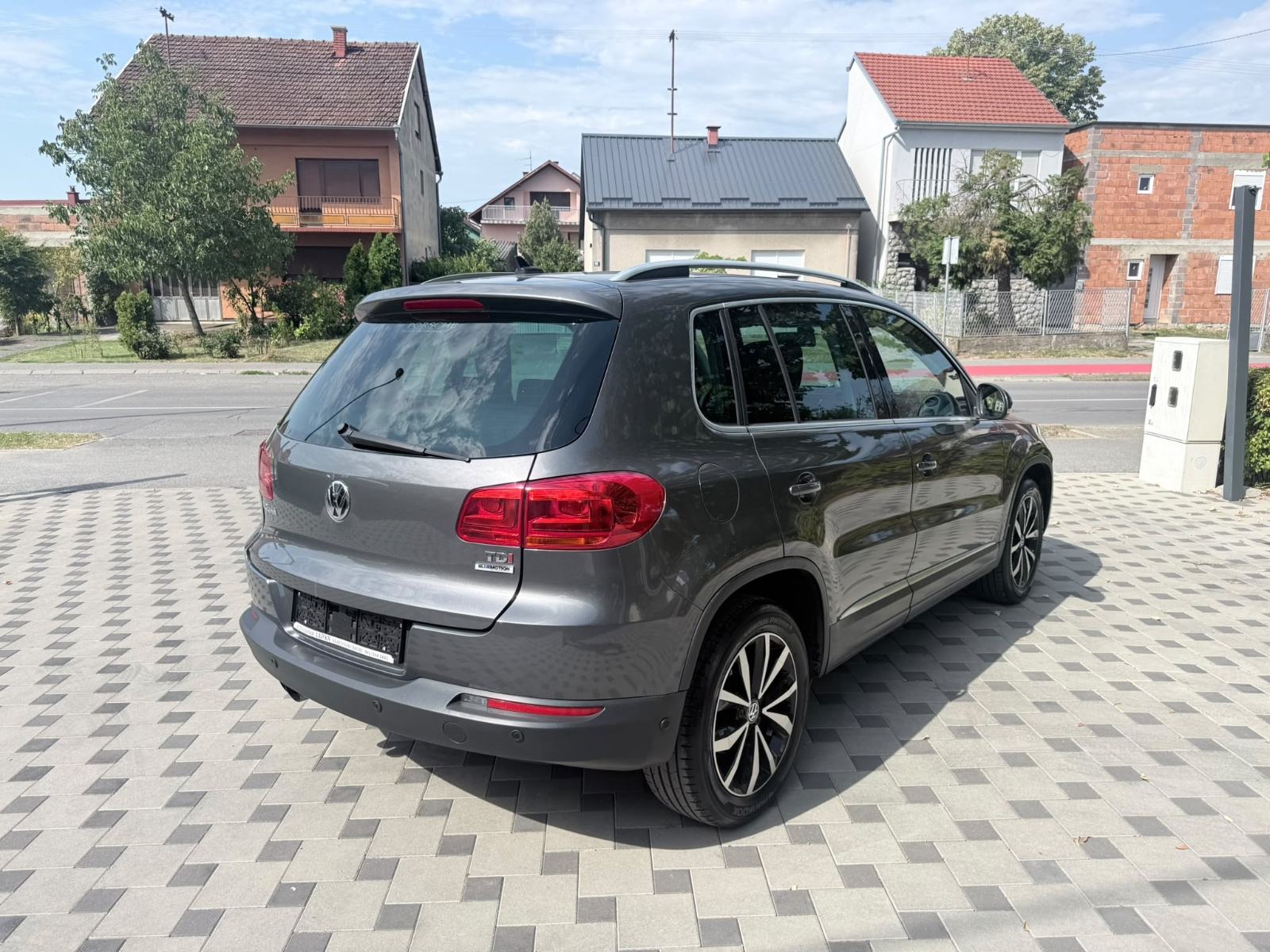 VW TIGUAN 2,0 TDI LOUNGE,XENON,LED,NAVI,VELIKI SERVIS, fotografija 6