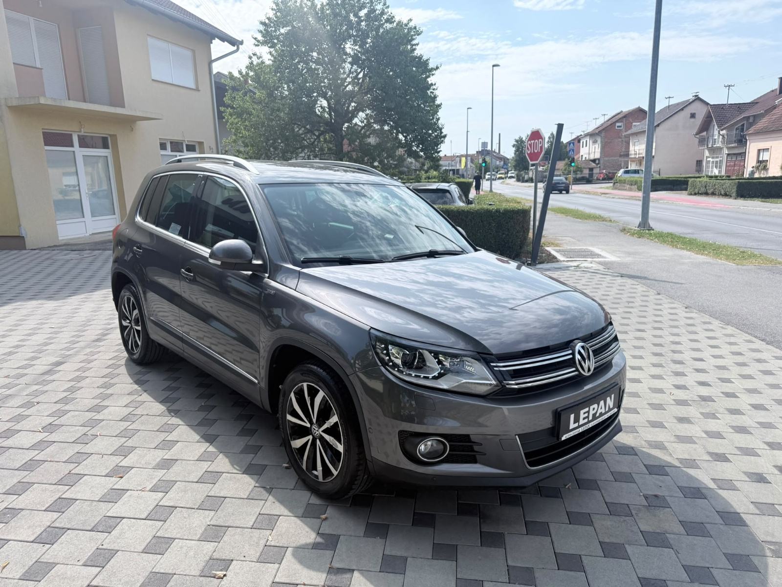 VW TIGUAN 2,0 TDI LOUNGE,XENON,LED,NAVI,VELIKI SERVIS, fotografija 8