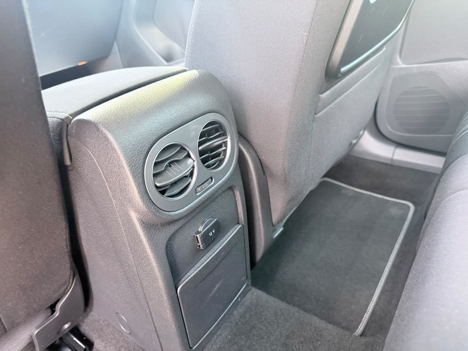VW TIGUAN 2,0 TDI LOUNGE,XENON,LED,NAVI,VELIKI SERVIS, fotografija 12