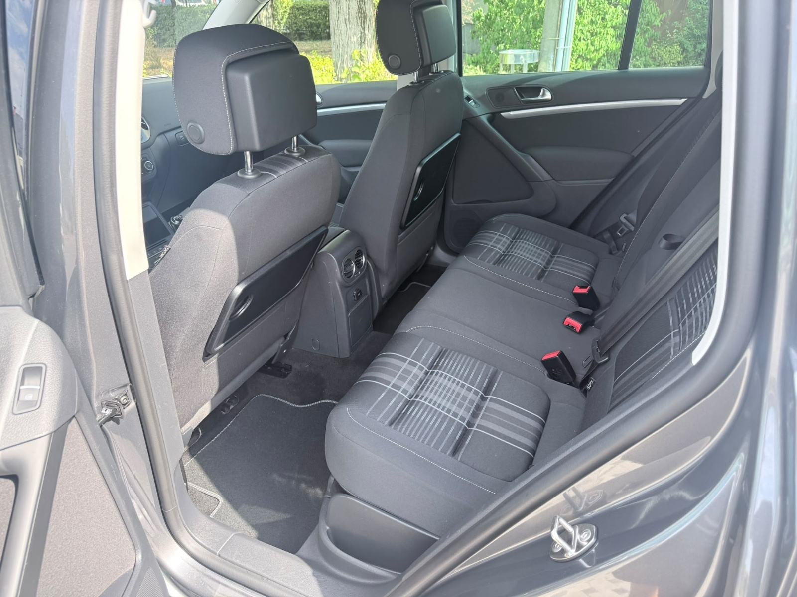 VW TIGUAN 2,0 TDI LOUNGE,XENON,LED,NAVI,VELIKI SERVIS, fotografija 13