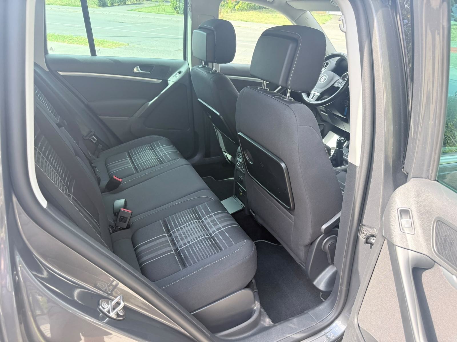 VW TIGUAN 2,0 TDI LOUNGE,XENON,LED,NAVI,VELIKI SERVIS, fotografija 11