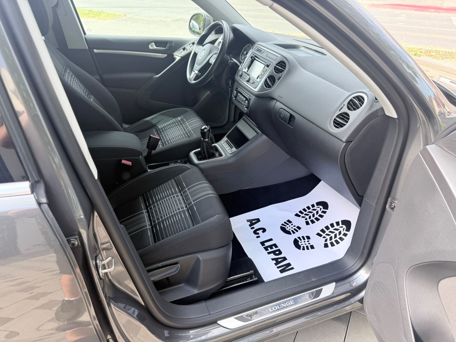 VW TIGUAN 2,0 TDI LOUNGE,XENON,LED,NAVI,VELIKI SERVIS, fotografija 14