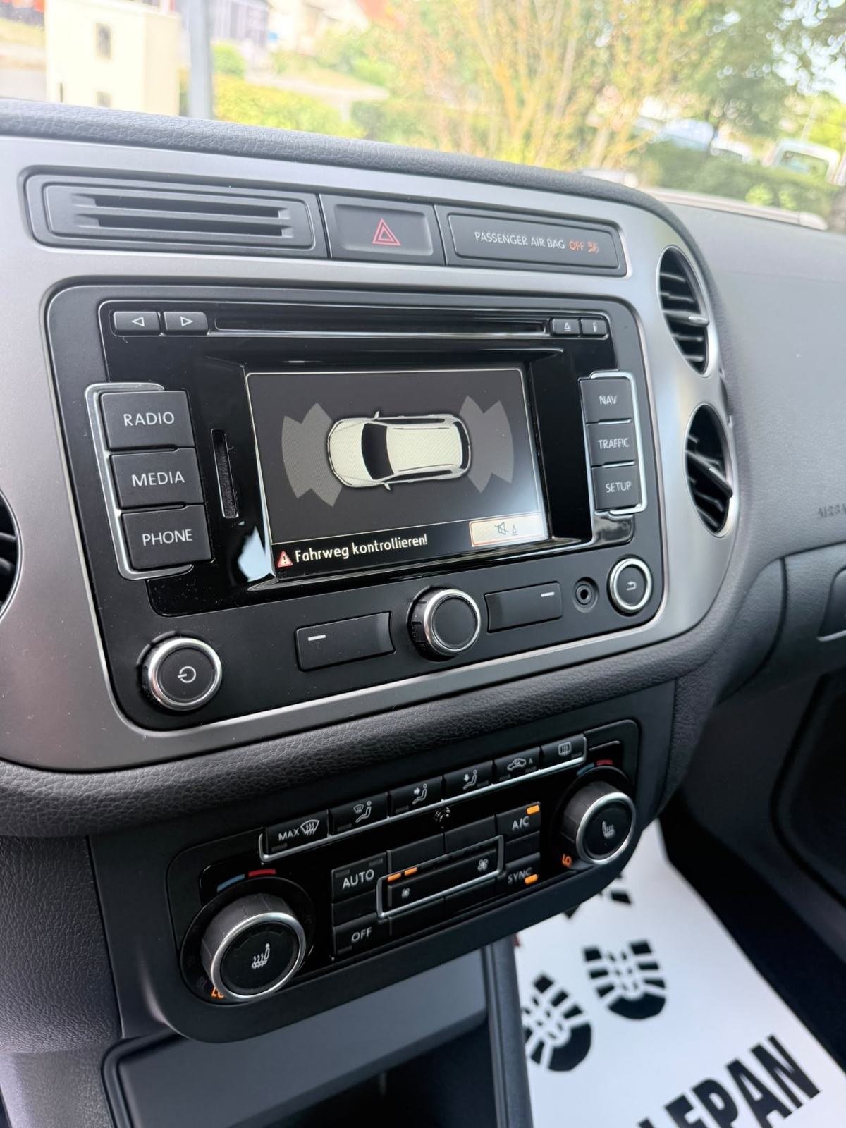 VW TIGUAN 2,0 TDI LOUNGE,XENON,LED,NAVI,VELIKI SERVIS, fotografija 18