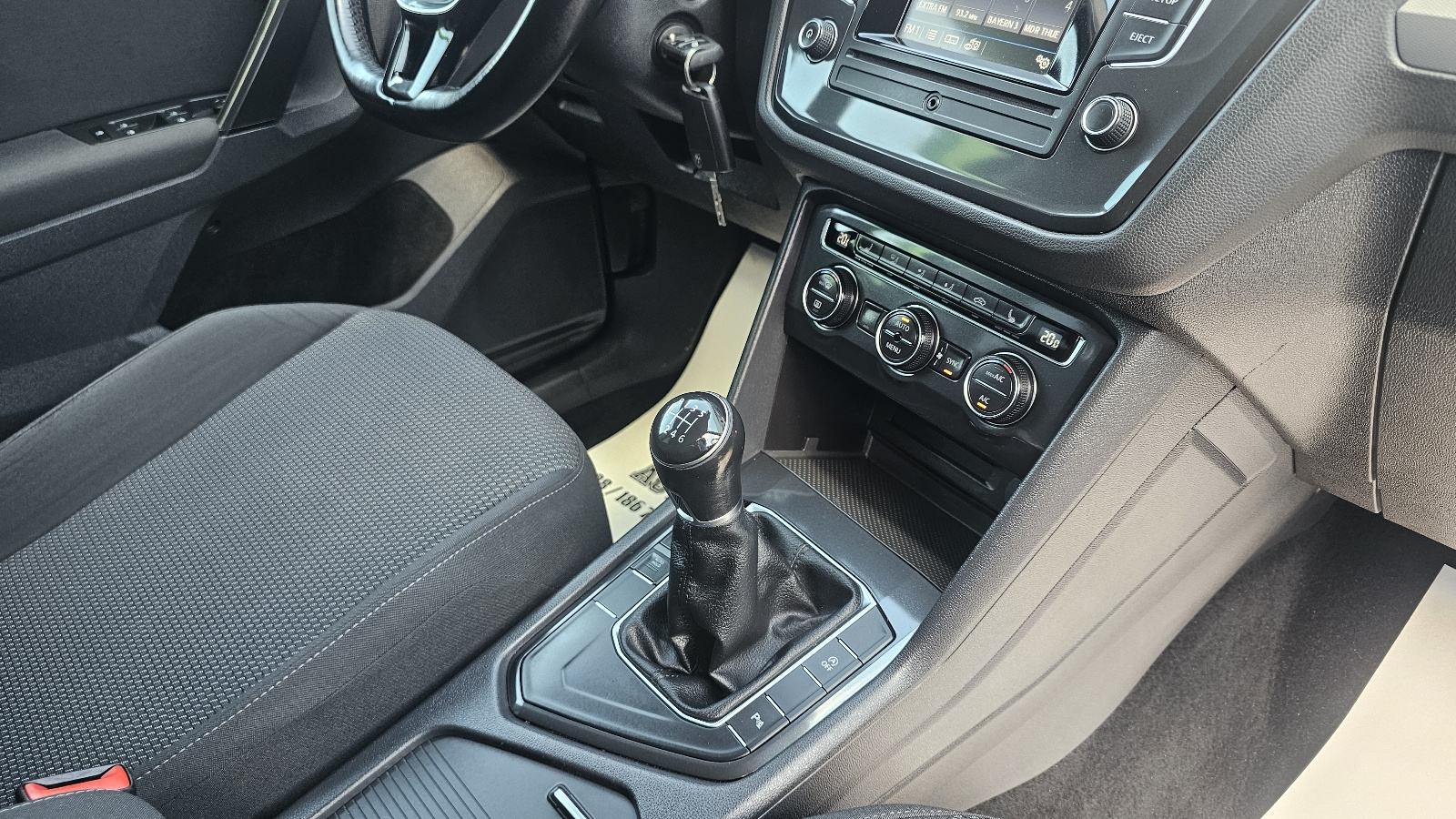 VW Tiguan 2,0 TDI,CLIMATRONIC,P.RAČUNALOP,ALU,134000KM,TOP,REG.5/2027, fotografija 16