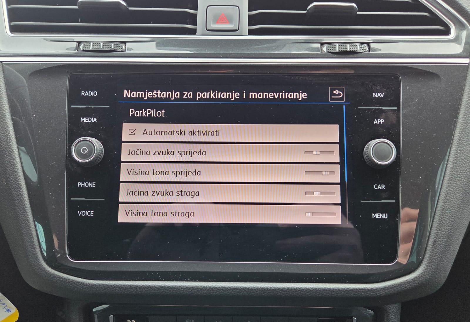 VW Tiguan 2,0 TDI COMFORTLINE*ALU NAVI KAMERA PARK PILOT*GARANCIJA*, fotografija 16