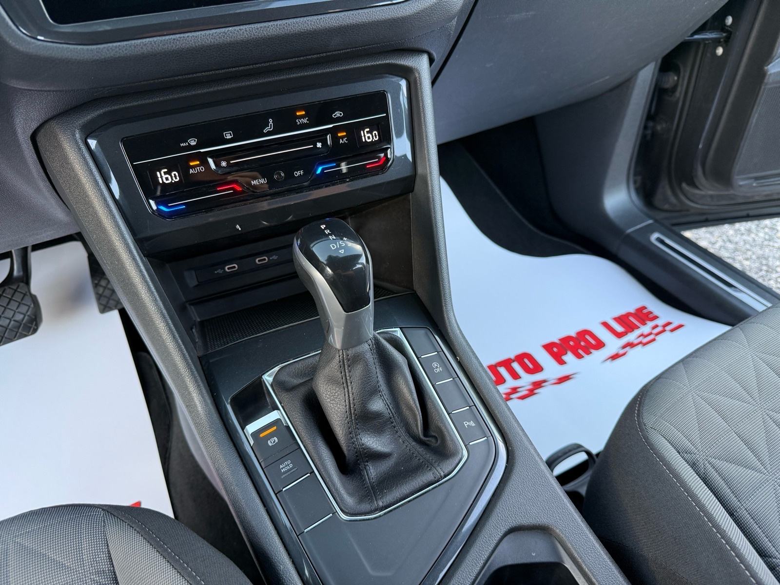 VW Tiguan 2,0 TDI DSG - 1. Vlasnik - 108.000 km - KAO NOVI, fotografija 20
