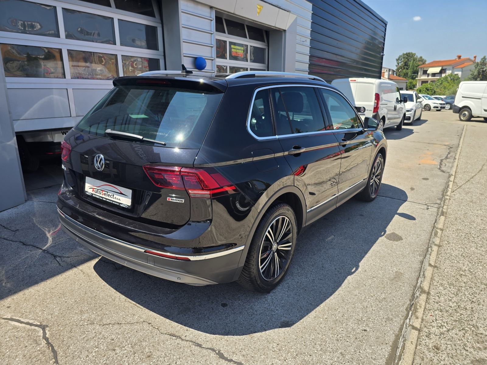 VW Tiguan 2,0 TDI DSG - 2020 - 4x4 - SERVISNA - GARANCIJA - REG.1.GOD, fotografija 5