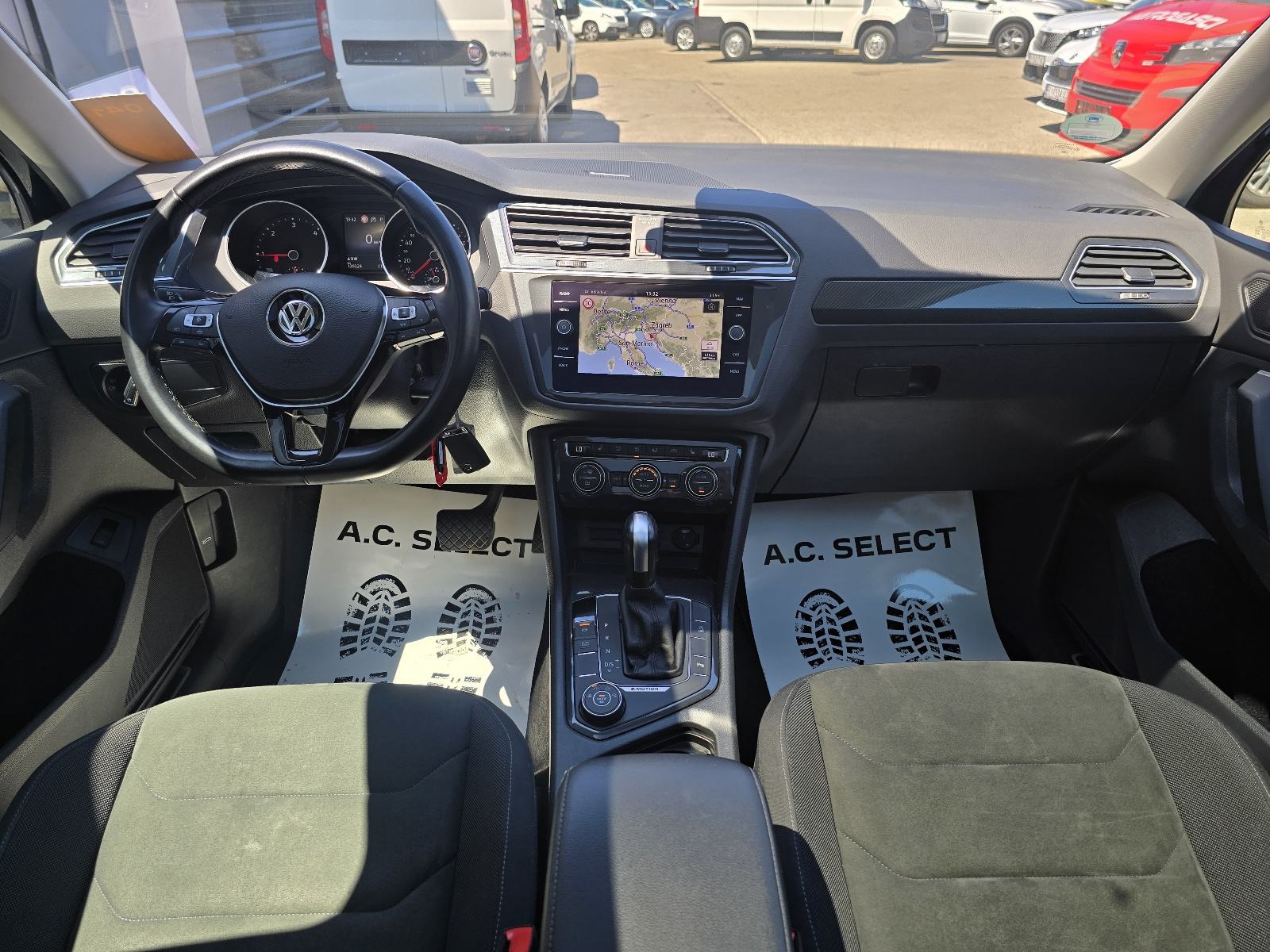 VW Tiguan 2,0 TDI DSG - 2020 - 4x4 - SERVISNA - GARANCIJA - REG.1.GOD, fotografija 9