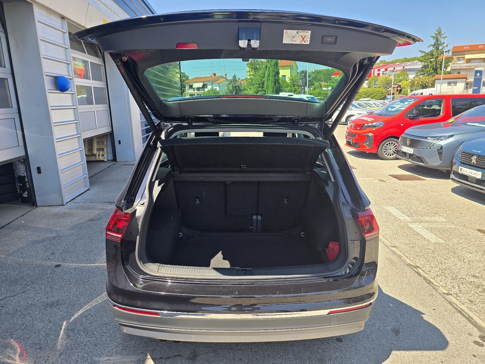 VW Tiguan 2,0 TDI DSG - 2020 - 4x4 - SERVISNA - GARANCIJA - REG.1.GOD, fotografija 8