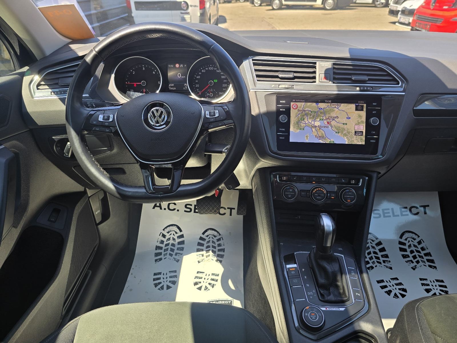VW Tiguan 2,0 TDI DSG - 2020 - 4x4 - SERVISNA - GARANCIJA - REG.1.GOD, fotografija 10