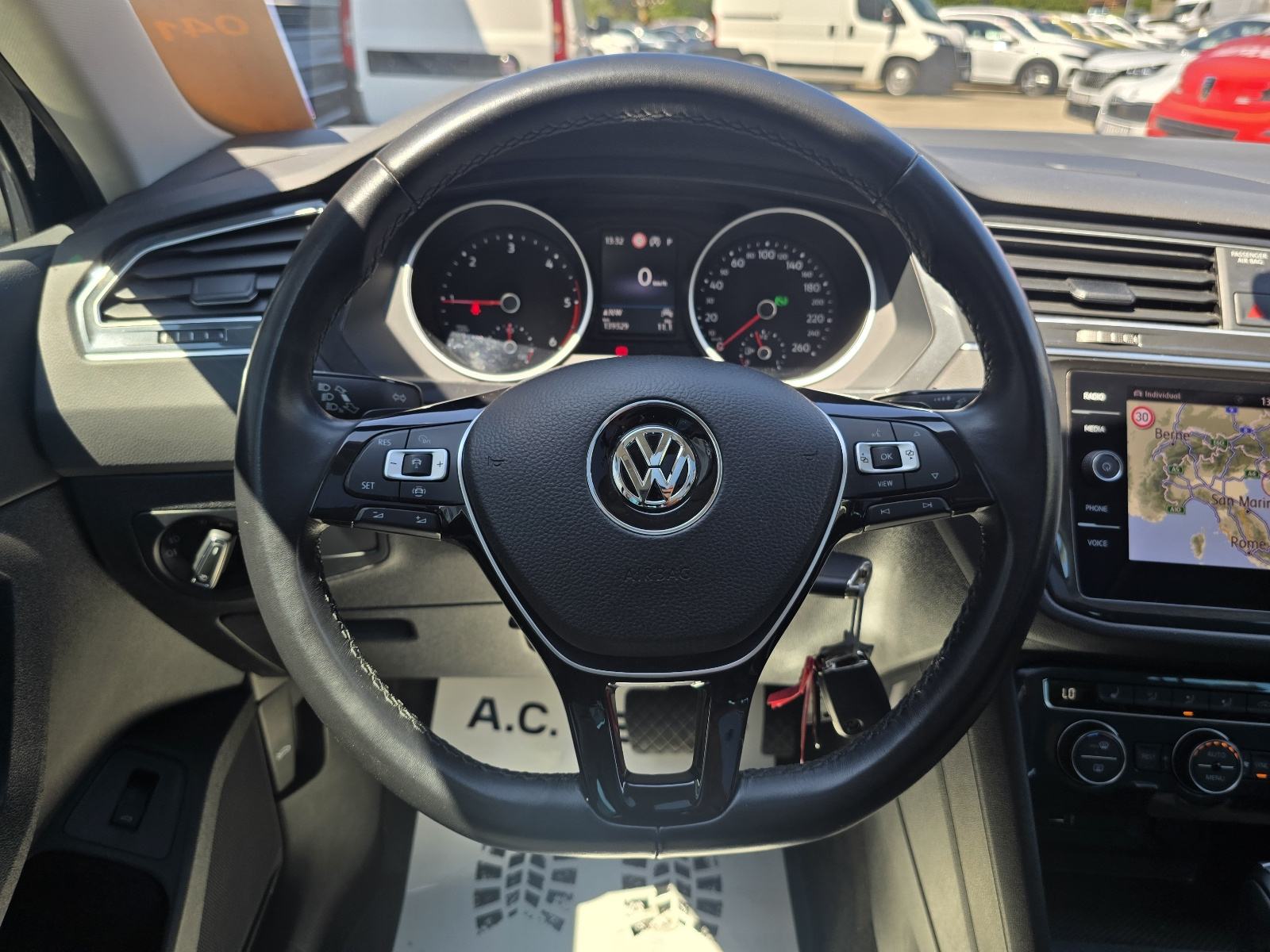 VW Tiguan 2,0 TDI DSG - 2020 - 4x4 - SERVISNA - GARANCIJA - REG.1.GOD, fotografija 11