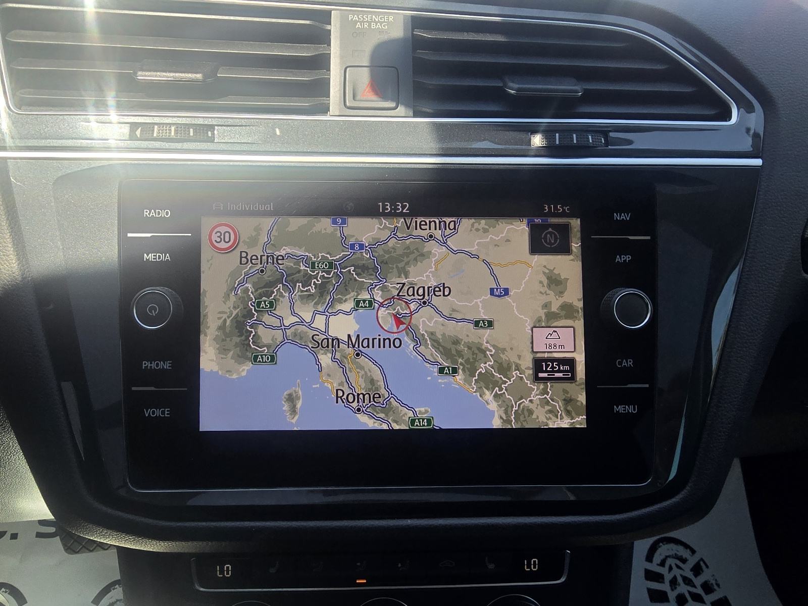VW Tiguan 2,0 TDI DSG - 2020 - 4x4 - SERVISNA - GARANCIJA - REG.1.GOD, fotografija 14
