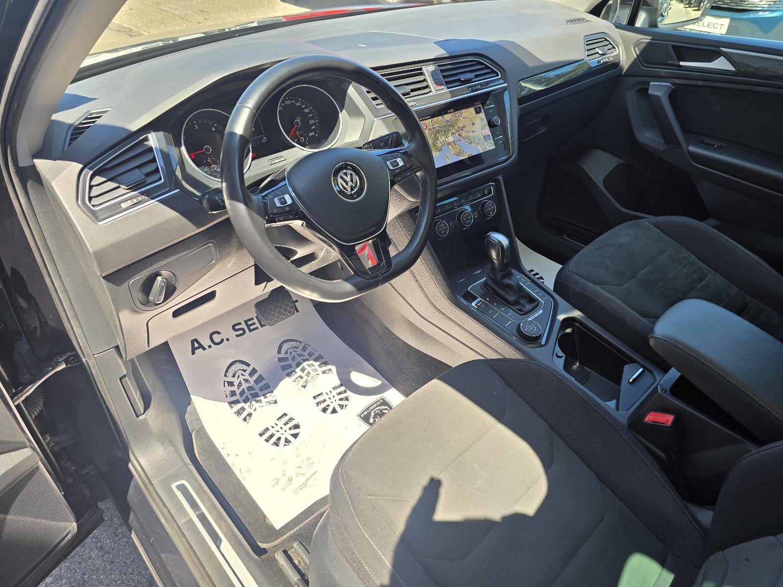 VW Tiguan 2,0 TDI DSG - 2020 - 4x4 - SERVISNA - GARANCIJA - REG.1.GOD, fotografija 20