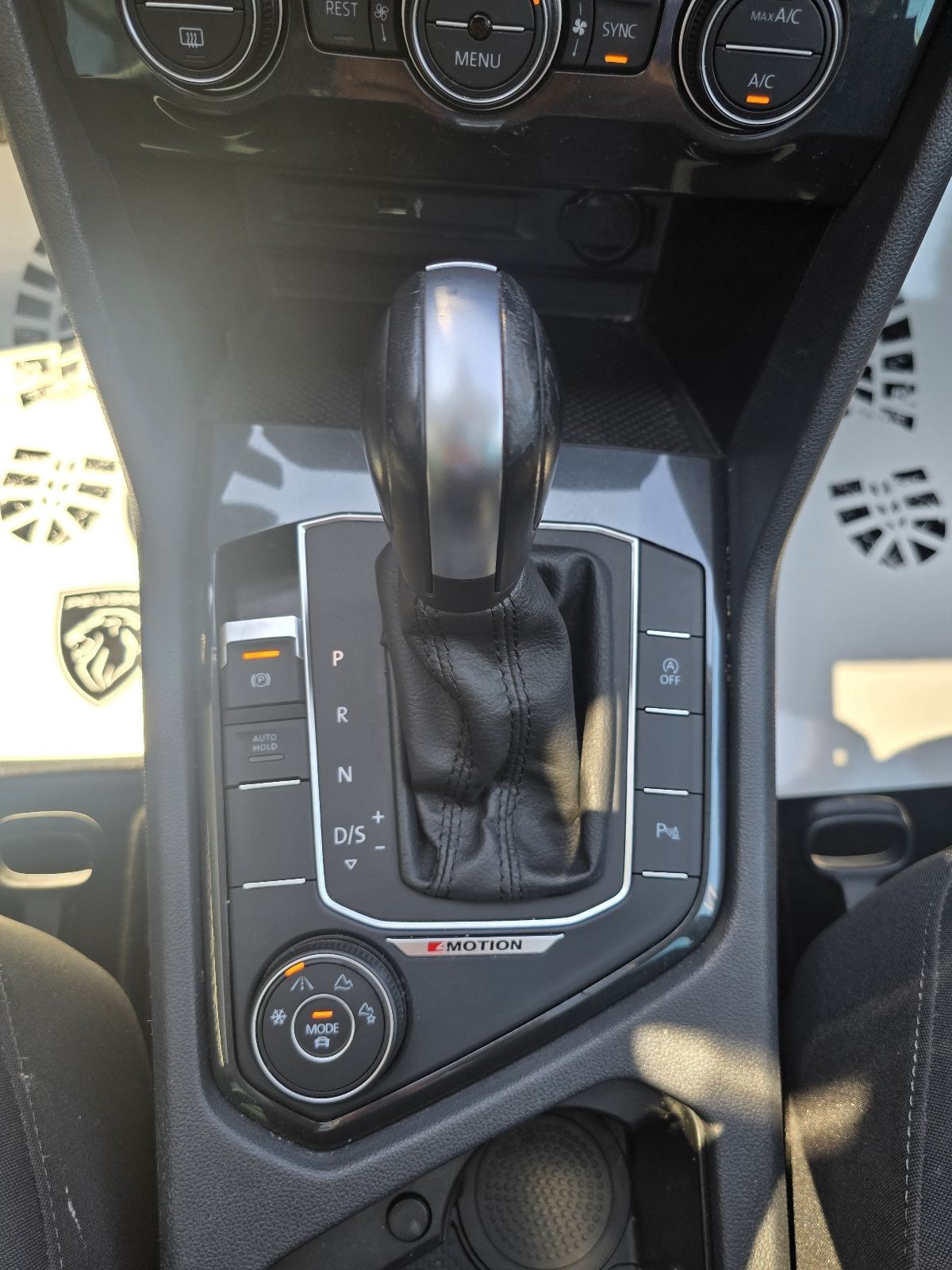 VW Tiguan 2,0 TDI DSG - 2020 - 4x4 - SERVISNA - GARANCIJA - REG.1.GOD, fotografija 17