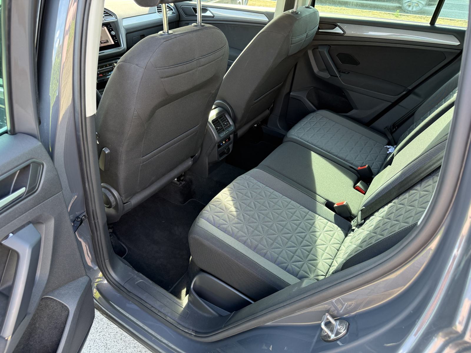 VW TIGUAN 2.0 TDI DSG 2022. God - 43 500 KM - *Life* - SUSTAV PDV-A!, fotografija 9