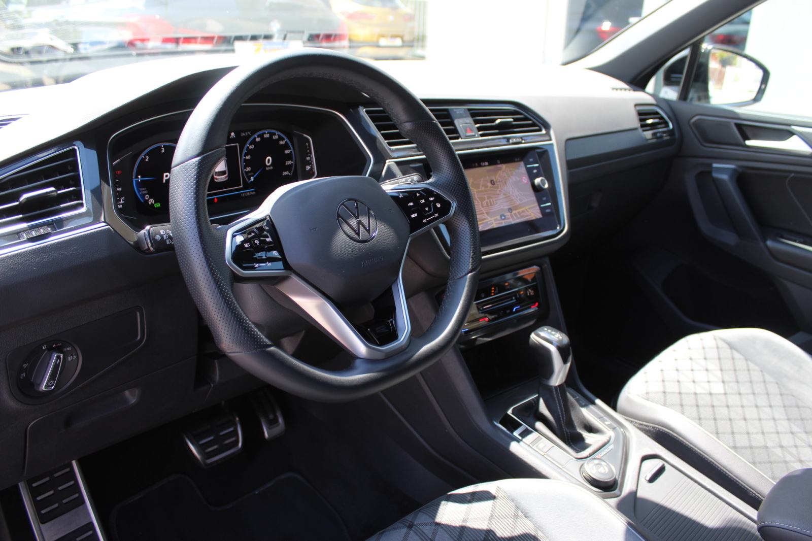 VW Tiguan 2,0 TDI DSG 4MOTION, 3xR-LINE, 200KS, VIRTUAL, GARANCIJA, fotografija 11