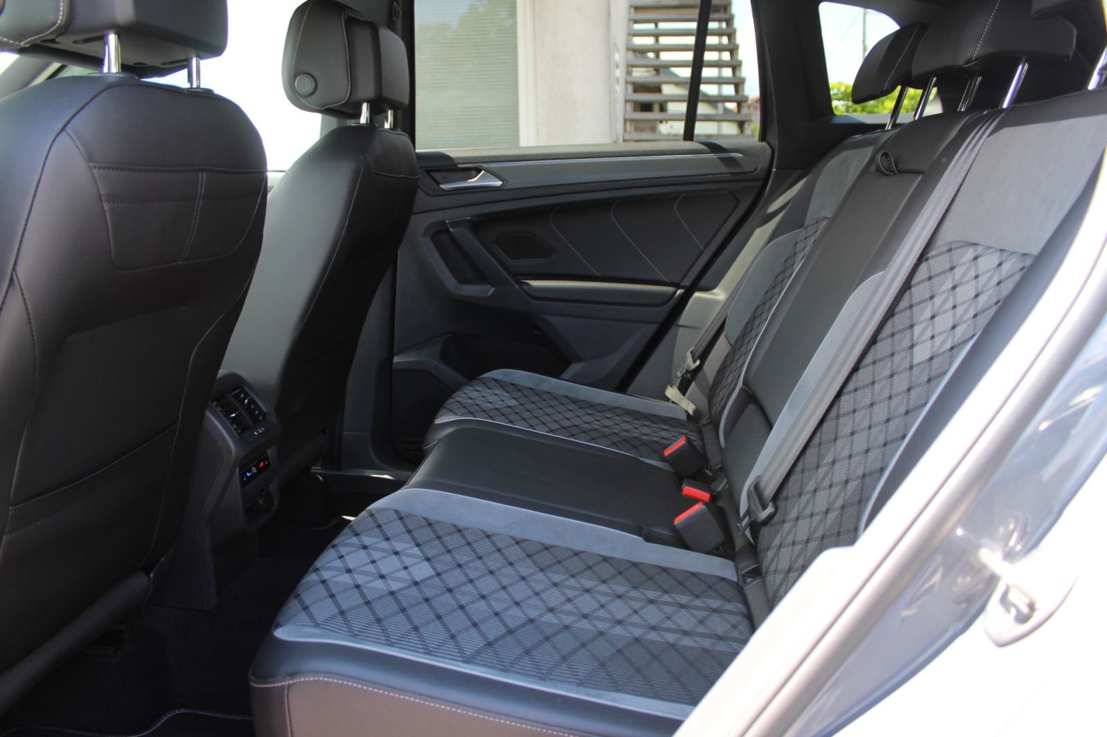 VW Tiguan 2,0 TDI DSG 4MOTION, 3xR-LINE, 200KS, VIRTUAL, GARANCIJA, fotografija 9