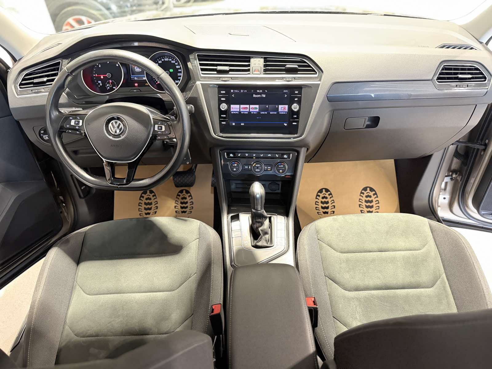 VW Tiguan 2,0 TDI HIGHLINE DSG* SAMO 55 TKM - ALACNATARA-12 MJ JAMSTVO, fotografija 13