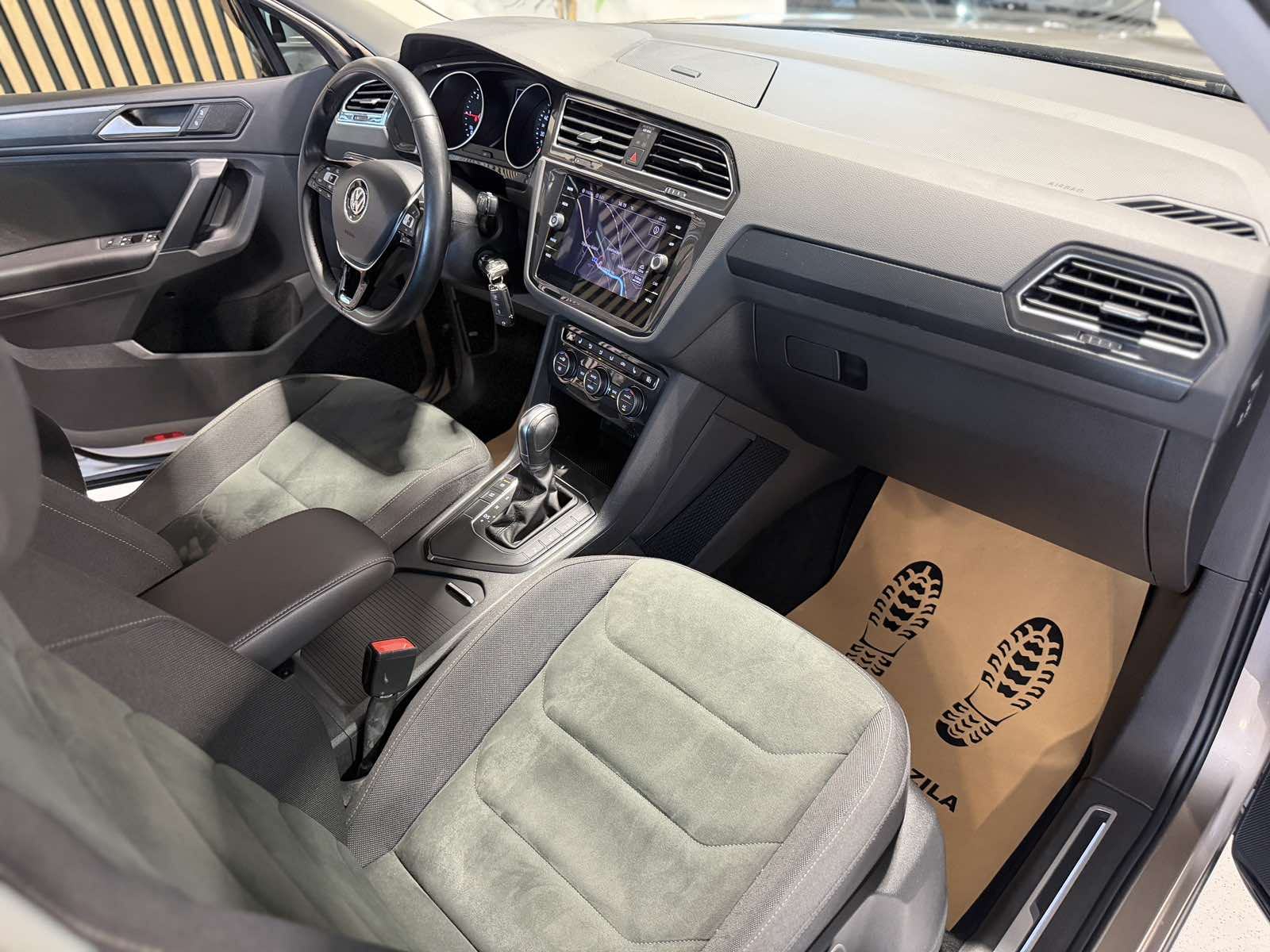 VW Tiguan 2,0 TDI HIGHLINE DSG* SAMO 55 TKM - ALACNATARA-12 MJ JAMSTVO, fotografija 20