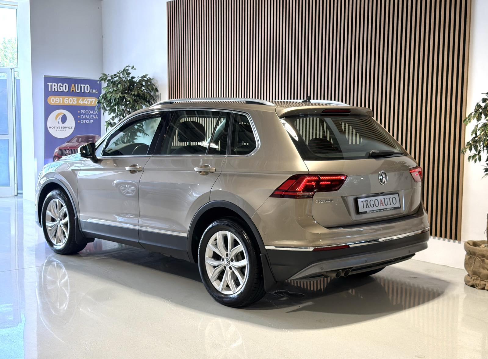 VW Tiguan 2,0 TDI HIGHLINE DSG* SAMO 55 TKM - ALACNATARA-12 MJ JAMSTVO, fotografija 6