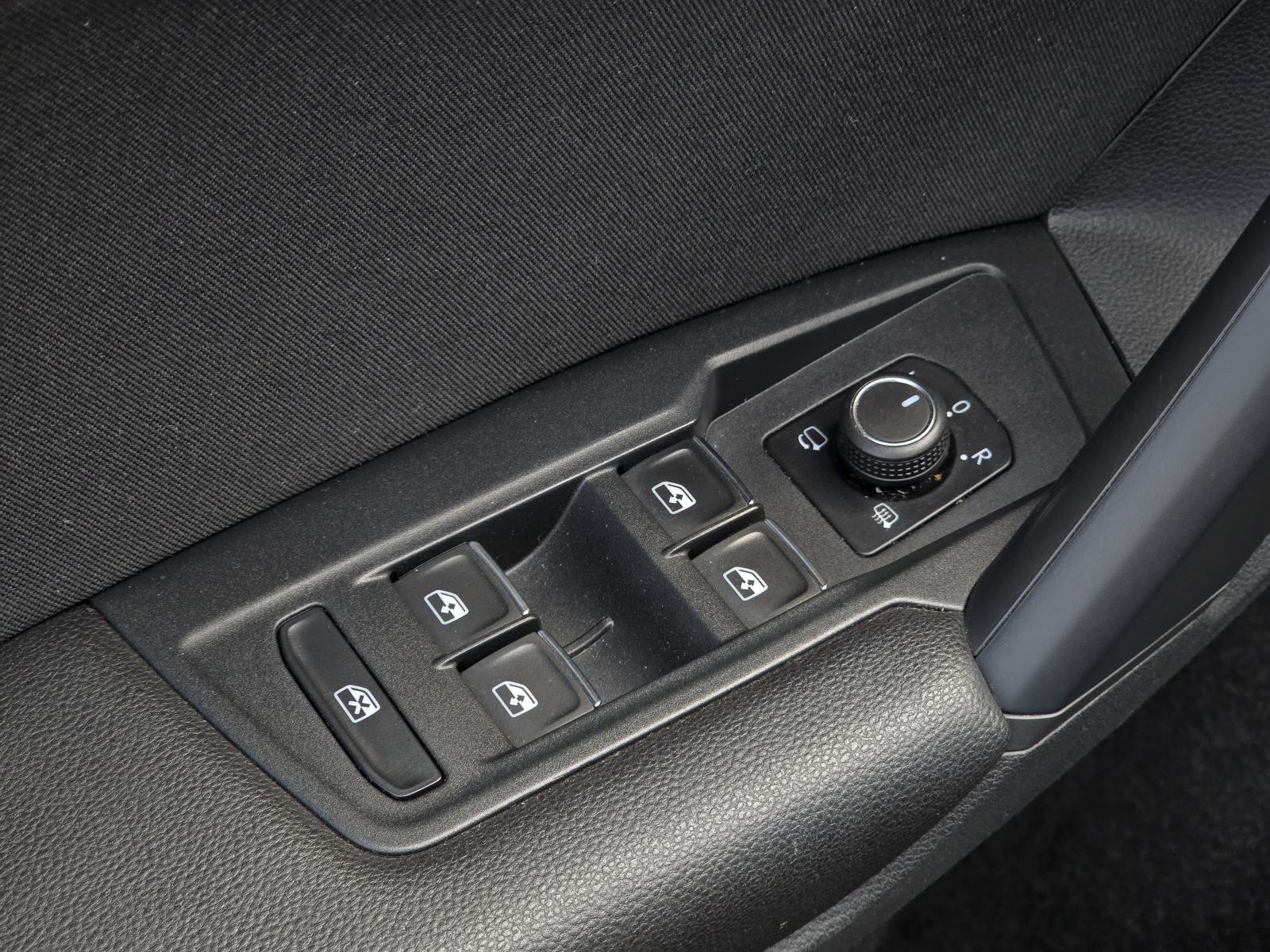 VW Tiguan 2,0 TDI DSG⭐ALCANTARA, AMBIENT LIGHT, GRIJANJE SJEDALA⭐, fotografija 11