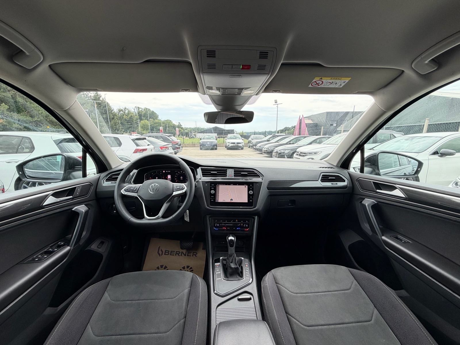 VW Tiguan 2,0 TDI *DSG* Elegance MATRIX LED Virtual Navi R18 Servisna, fotografija 18