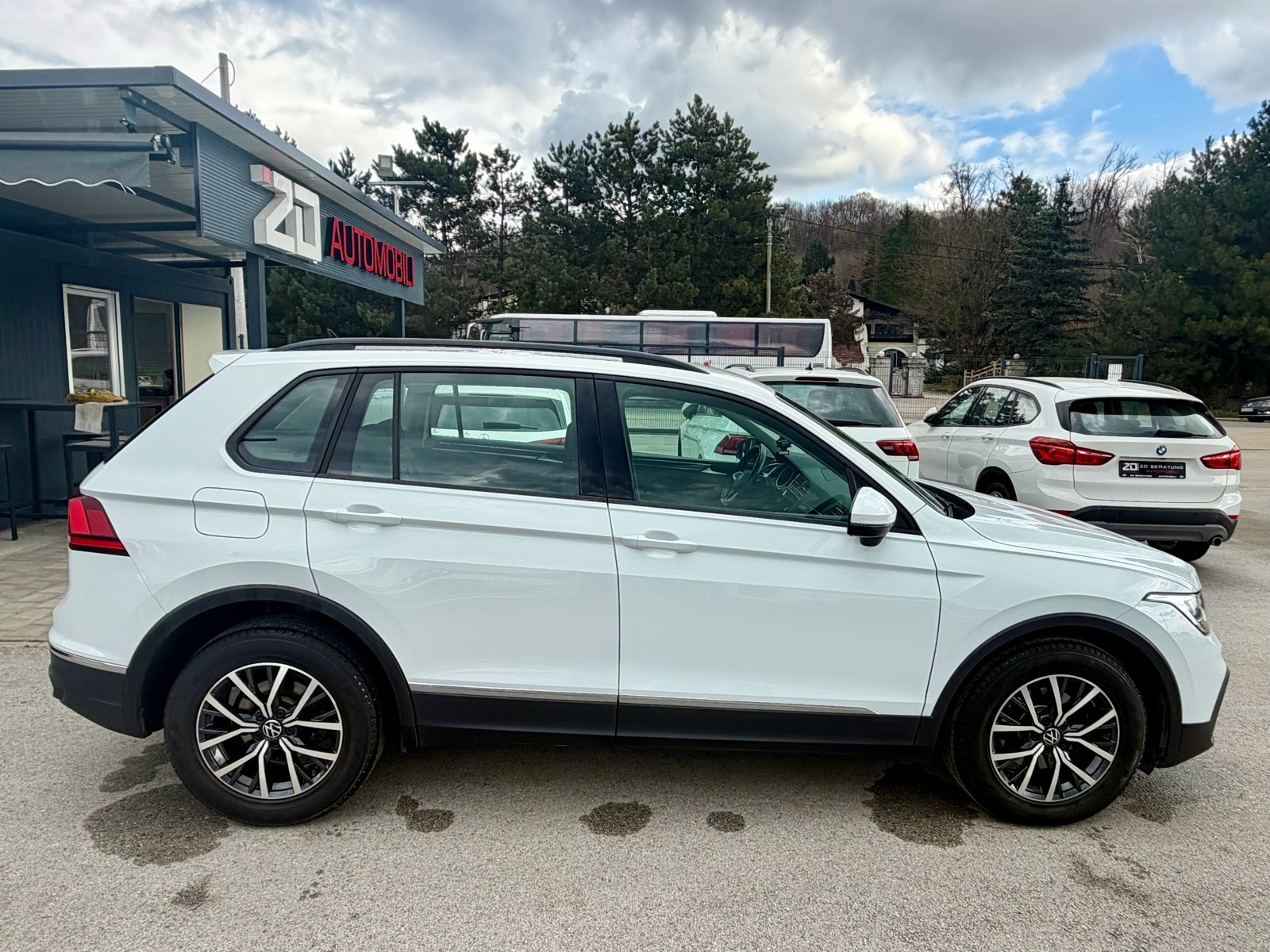 VW Tiguan 2,0 TDI *DSG* Life *11/2022* LED Navi ACC Kamera R17 Servisn, fotografija 6
