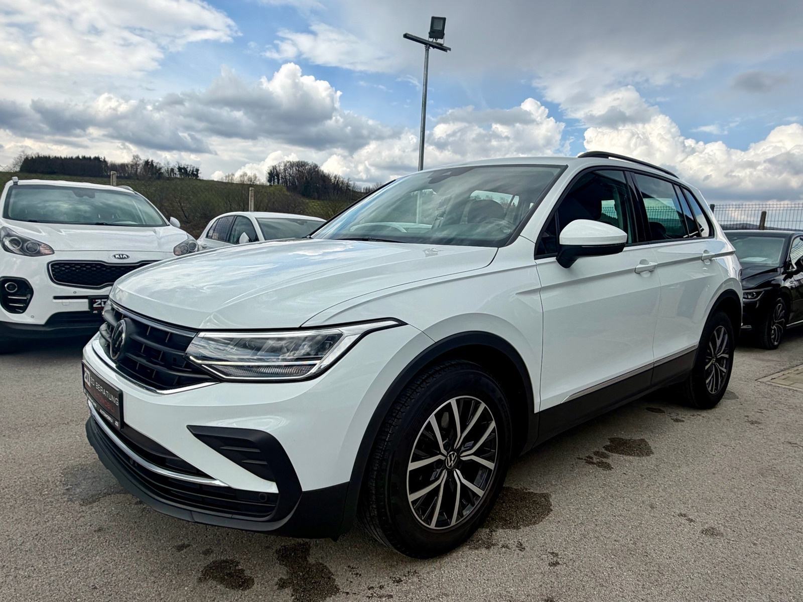 VW Tiguan 2,0 TDI *DSG* Life *11/2022* LED Navi ACC Kamera R17 Servisn, fotografija 2