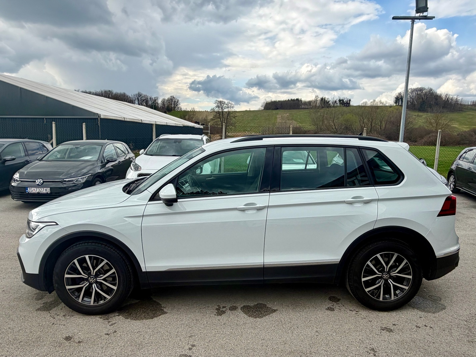 VW Tiguan 2,0 TDI *DSG* Life *11/2022* LED Navi ACC Kamera R17 Servisn, fotografija 7