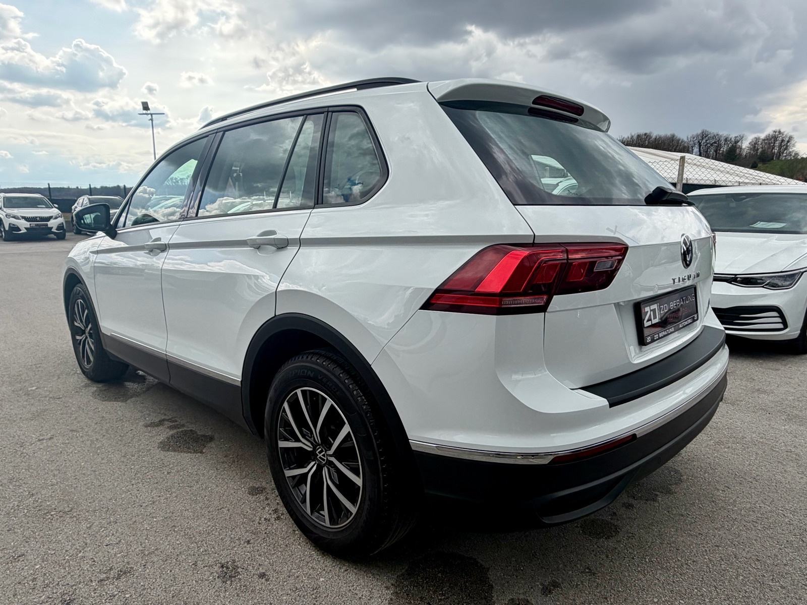 VW Tiguan 2,0 TDI *DSG* Life *11/2022* LED Navi ACC Kamera R17 Servisn, fotografija 5
