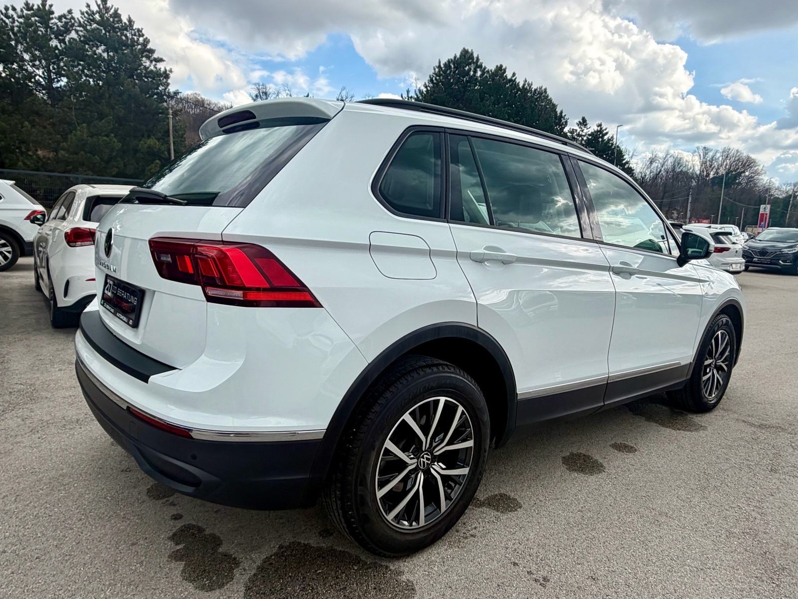 VW Tiguan 2,0 TDI *DSG* Life *11/2022* LED Navi ACC Kamera R17 Servisn, fotografija 4