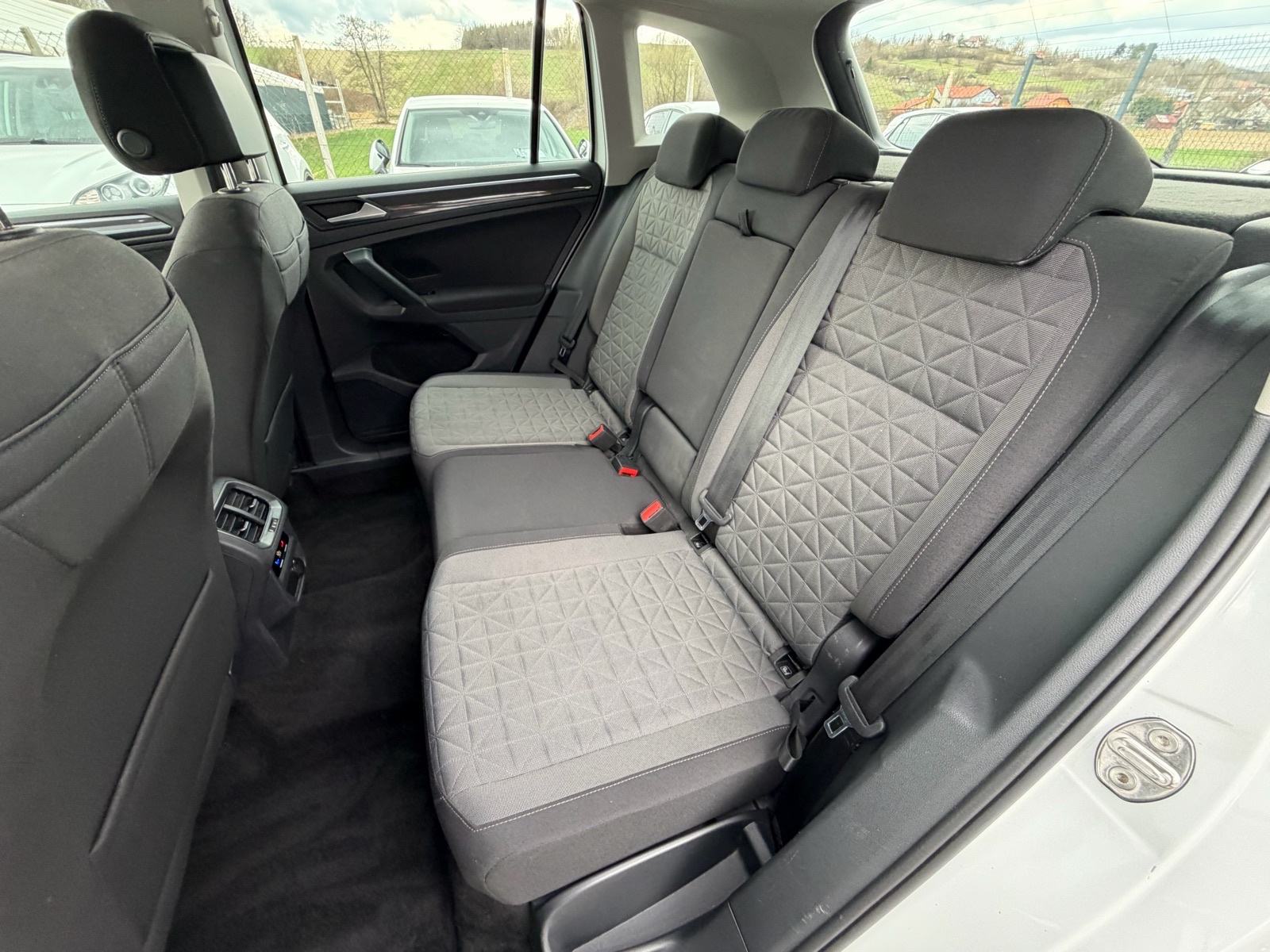 VW Tiguan 2,0 TDI *DSG* Life *11/2022* LED Navi ACC Kamera R17 Servisn, fotografija 17