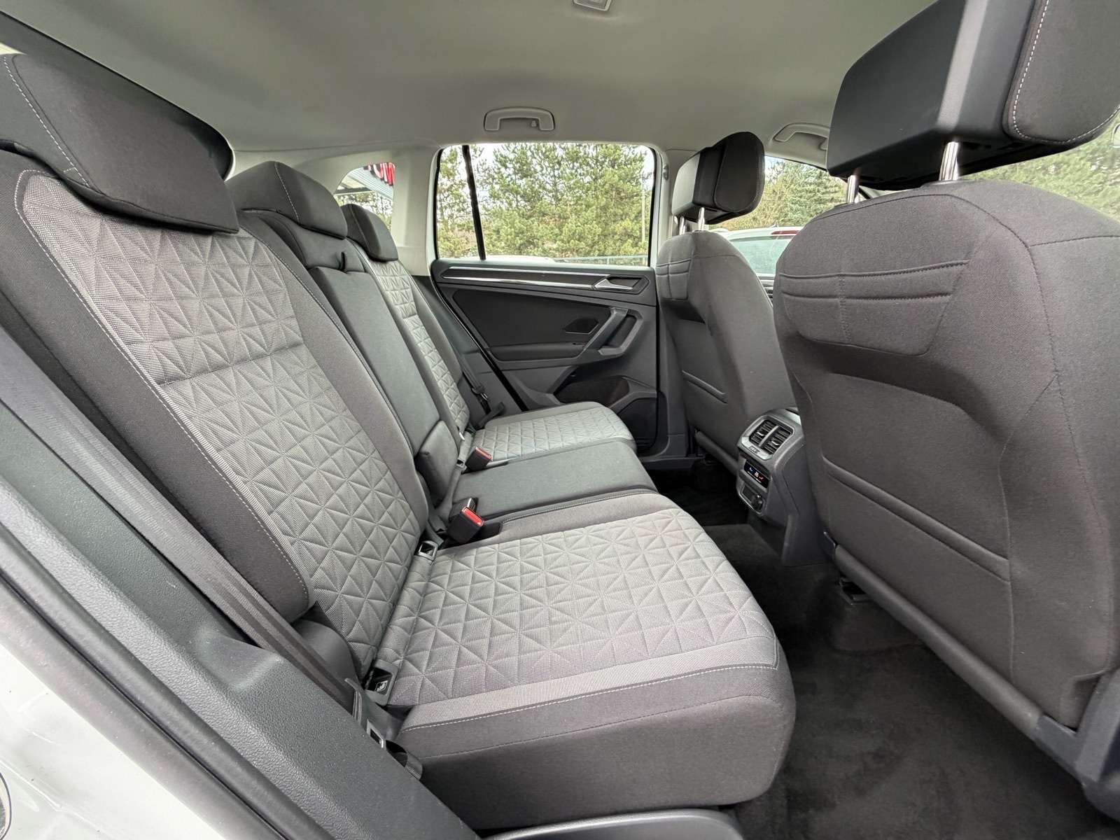 VW Tiguan 2,0 TDI *DSG* Life *11/2022* LED Navi ACC Kamera R17 Servisn, fotografija 18
