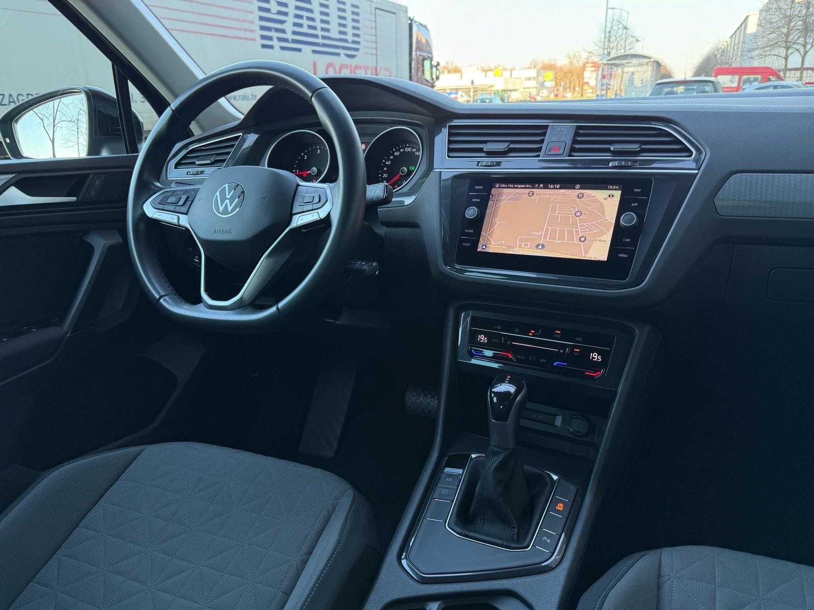 VW Tiguan 2,0 TDI DSG °NAVI°ADAPTIVNI TEMPOMAT°LEASING BEZ UČEŠĆA°, fotografija 13