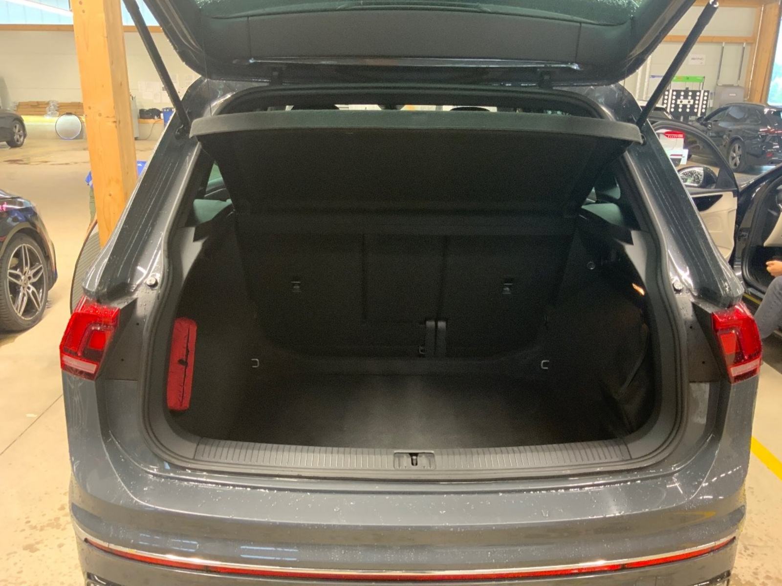 VW Tiguan 2,0 TDI DSG R - LINE ** U DOLASKU !!, fotografija 8