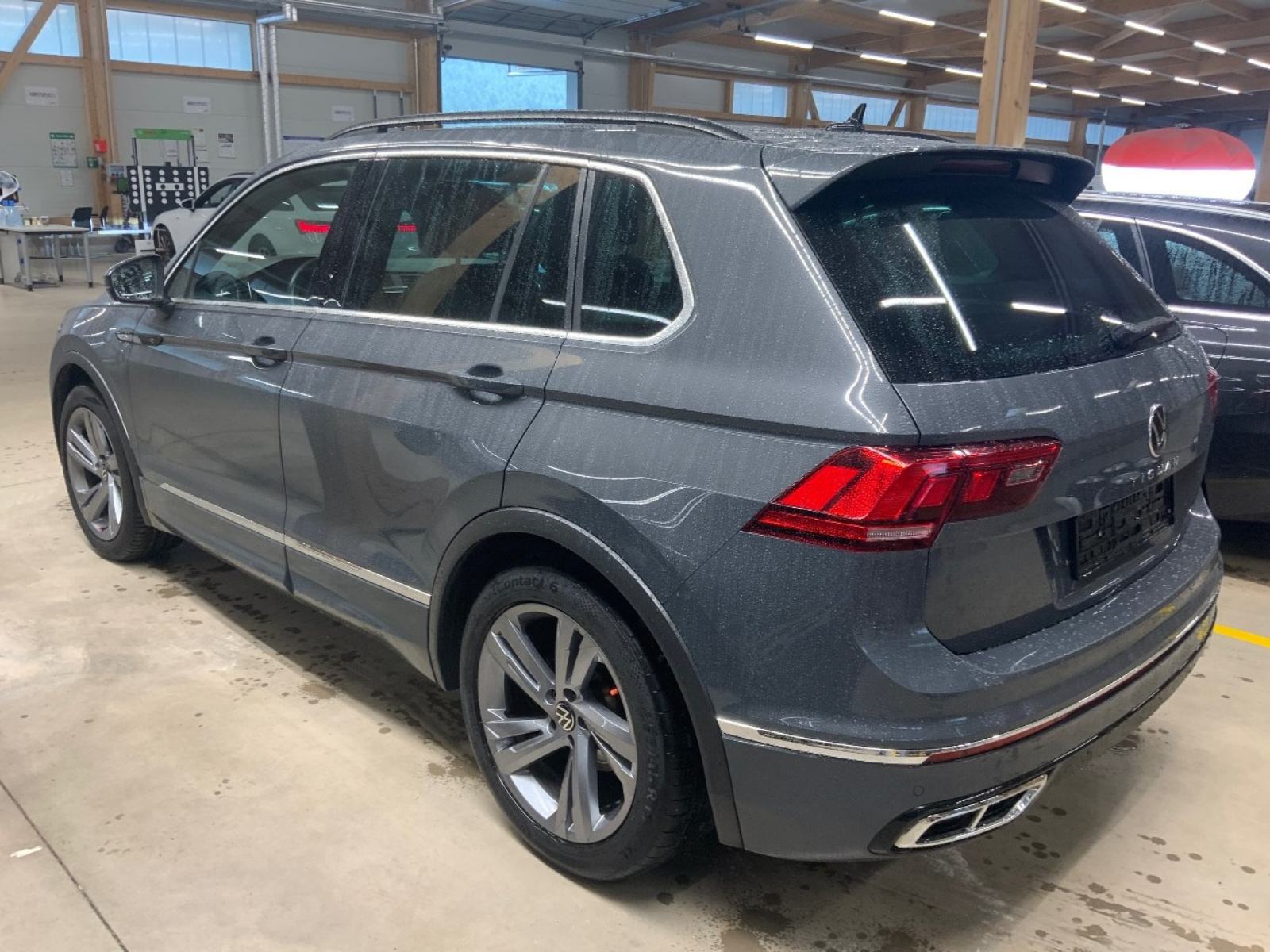 VW Tiguan 2,0 TDI DSG R - LINE ** U DOLASKU !!, fotografija 3