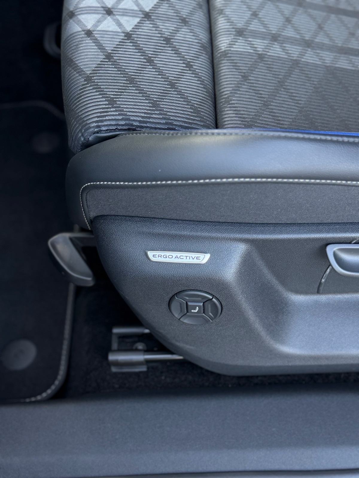 VW Tiguan 2,0 TDI DSG,R-LINE,HDMATRIX,HUD,360KAM,ALU 20,KUKA,GARANCIJA, fotografija 20