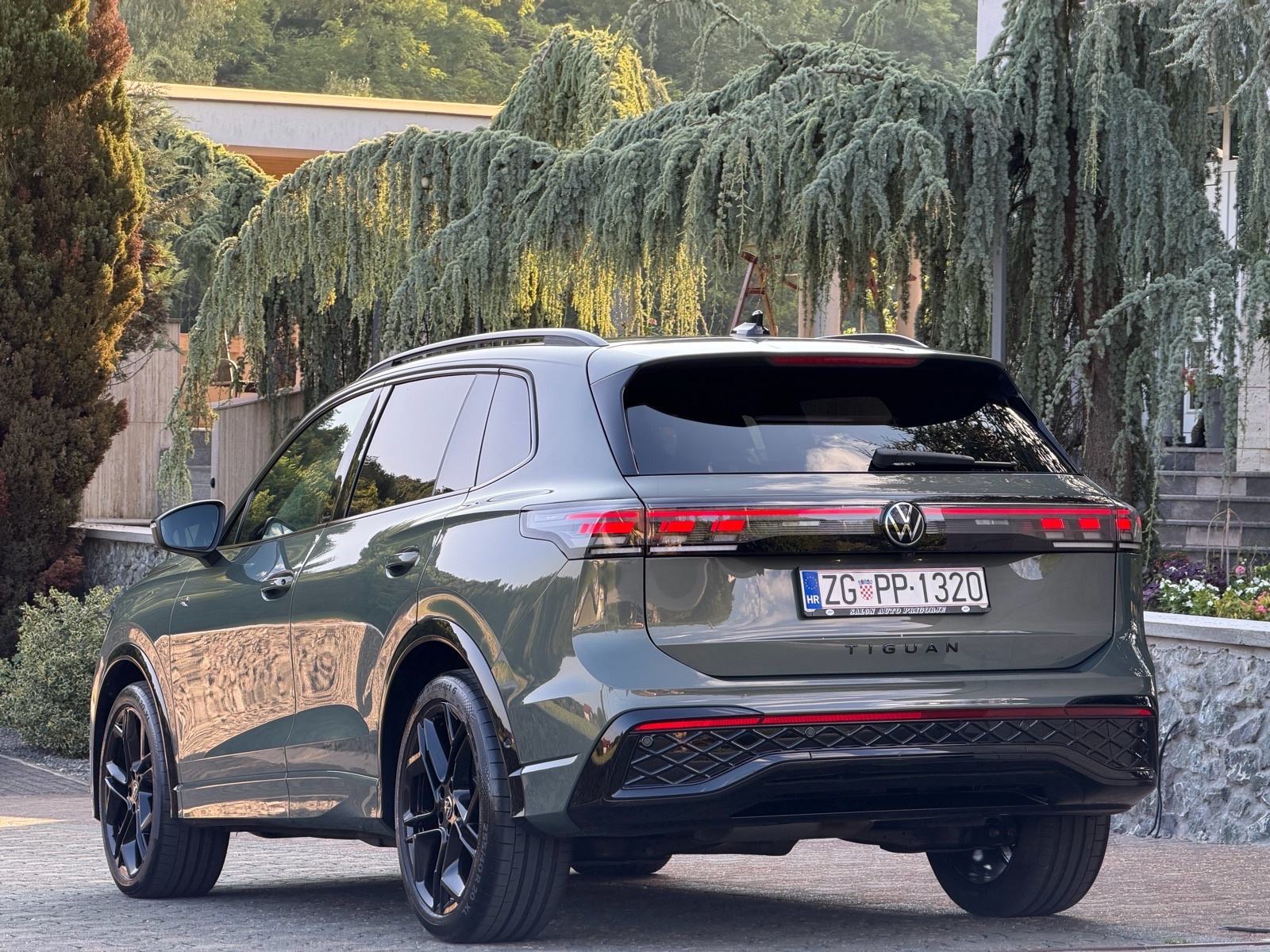 VW Tiguan 2,0 TDI DSG,R-LINE,HDMATRIX,HUD,360KAM,ALU 20,KUKA,GARANCIJA, fotografija 4