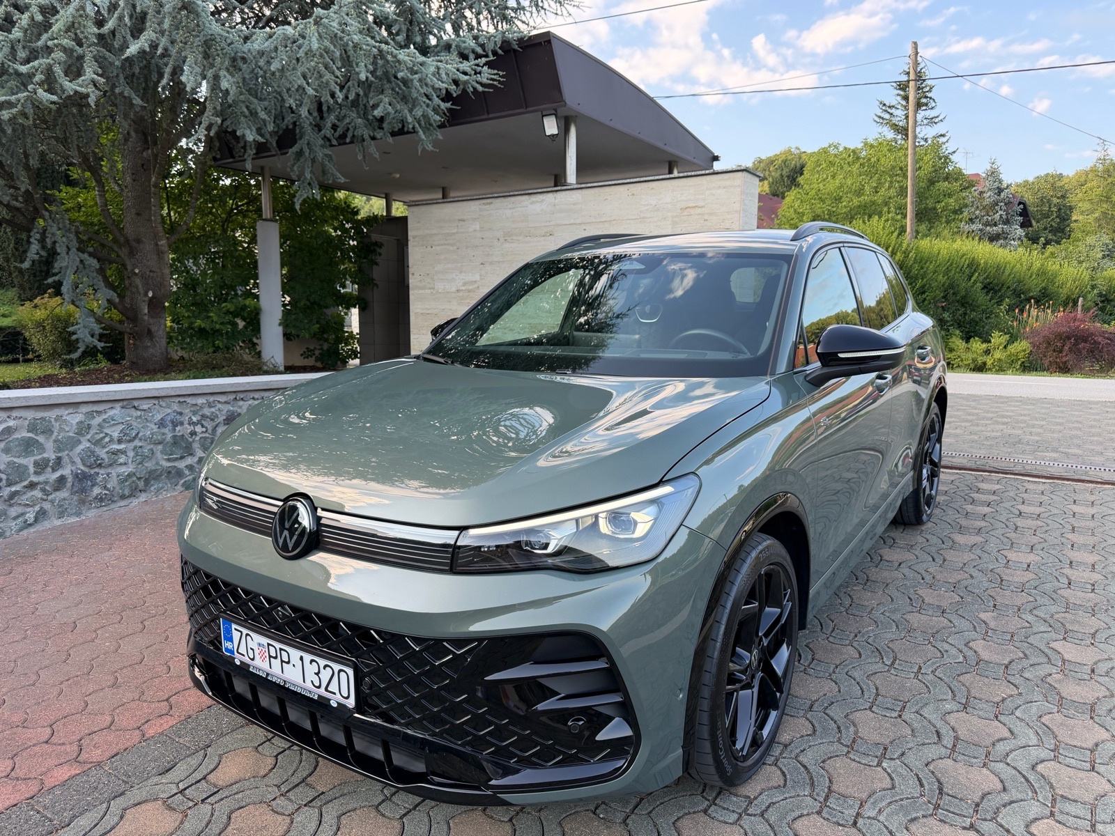 VW Tiguan 2,0 TDI DSG,R-LINE,HDMATRIX,HUD,360KAM,ALU 20,KUKA,GARANCIJA, fotografija 1
