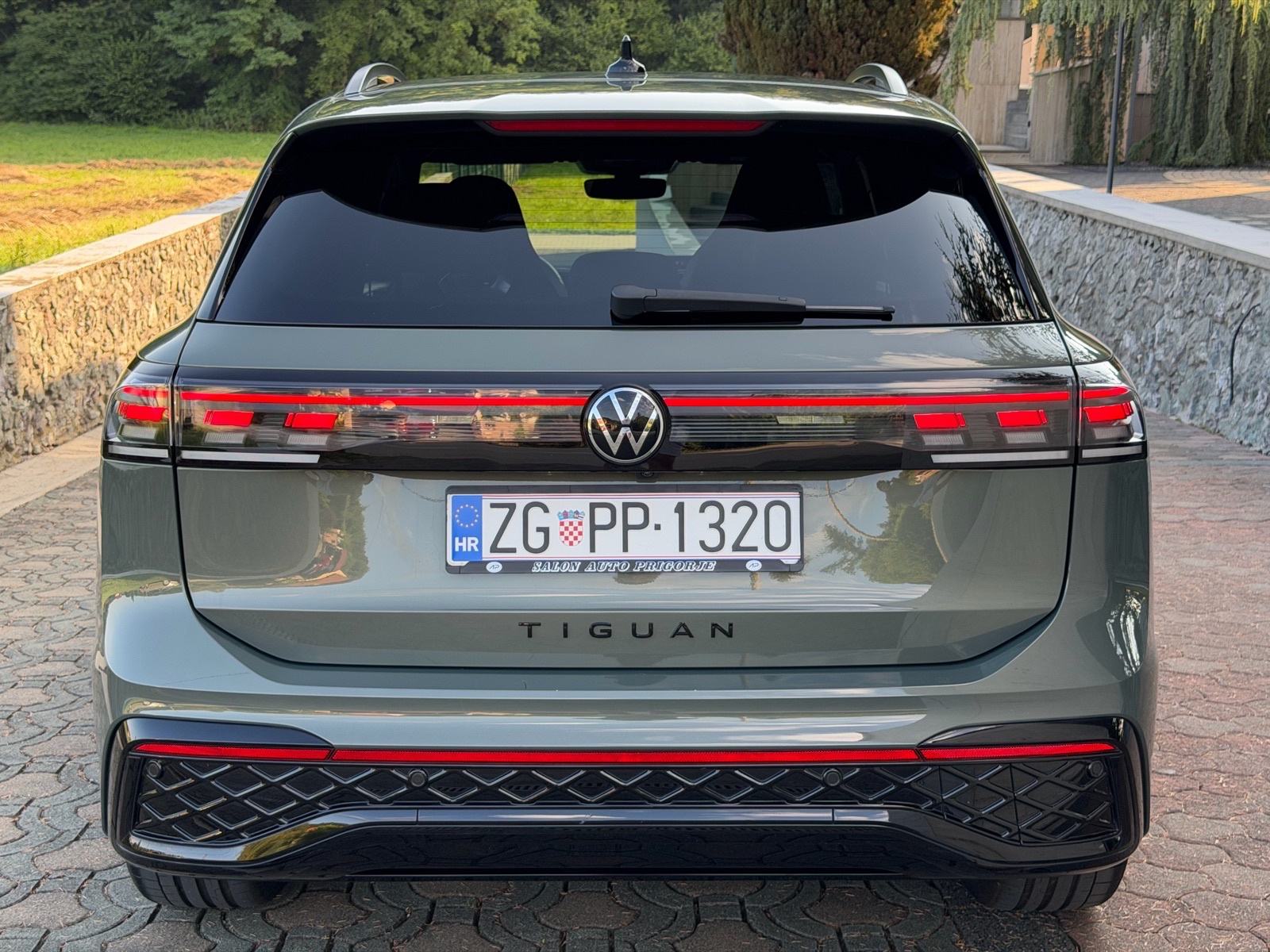 VW Tiguan 2,0 TDI DSG,R-LINE,HDMATRIX,HUD,360KAM,ALU 20,KUKA,GARANCIJA, fotografija 5