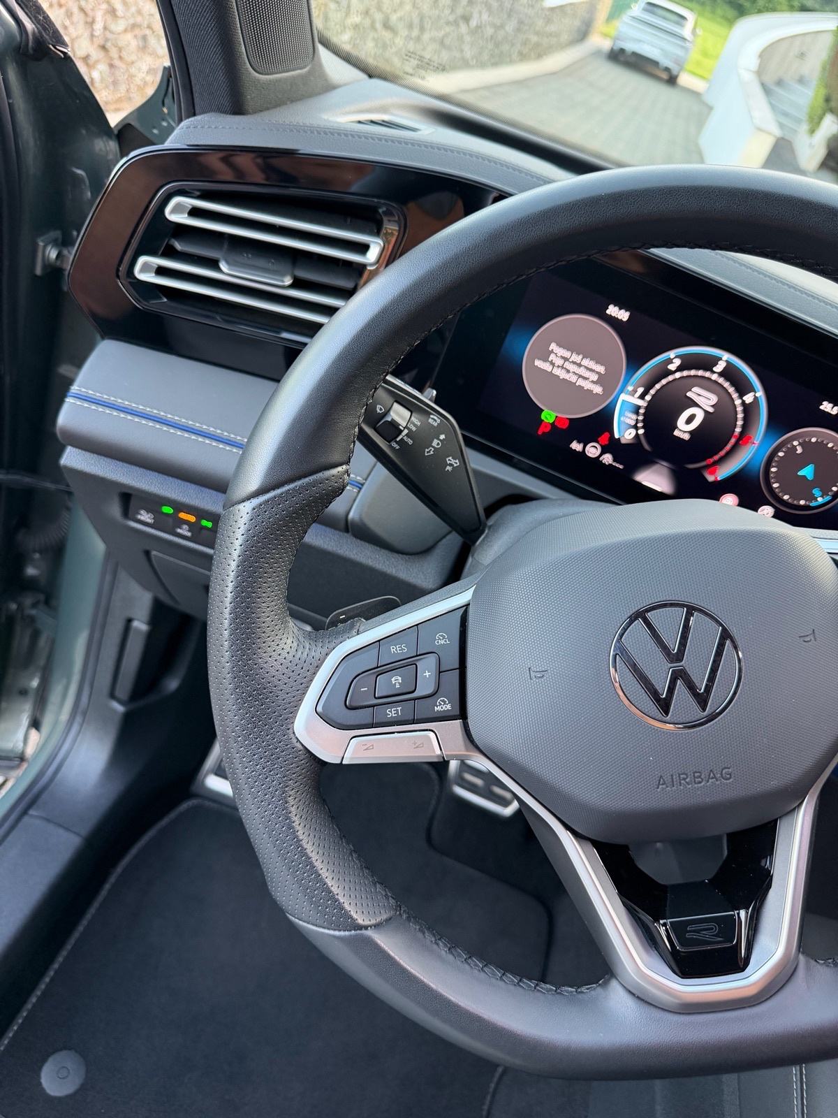 VW Tiguan 2,0 TDI DSG,R-LINE,HDMATRIX,HUD,360KAM,ALU 20,KUKA,GARANCIJA, fotografija 16