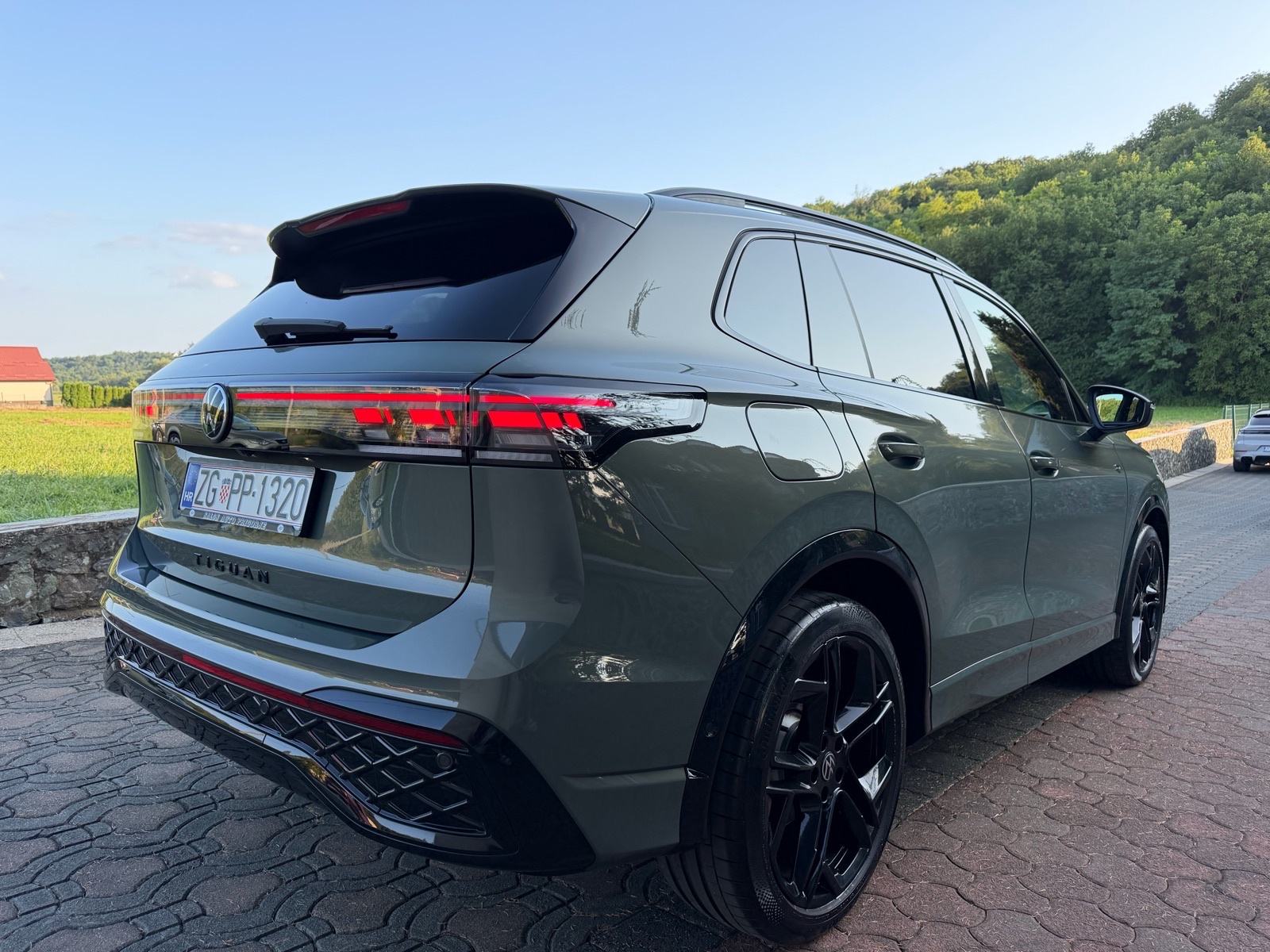 VW Tiguan 2,0 TDI DSG,R-LINE,HDMATRIX,HUD,360KAM,ALU 20,KUKA,GARANCIJA, fotografija 6