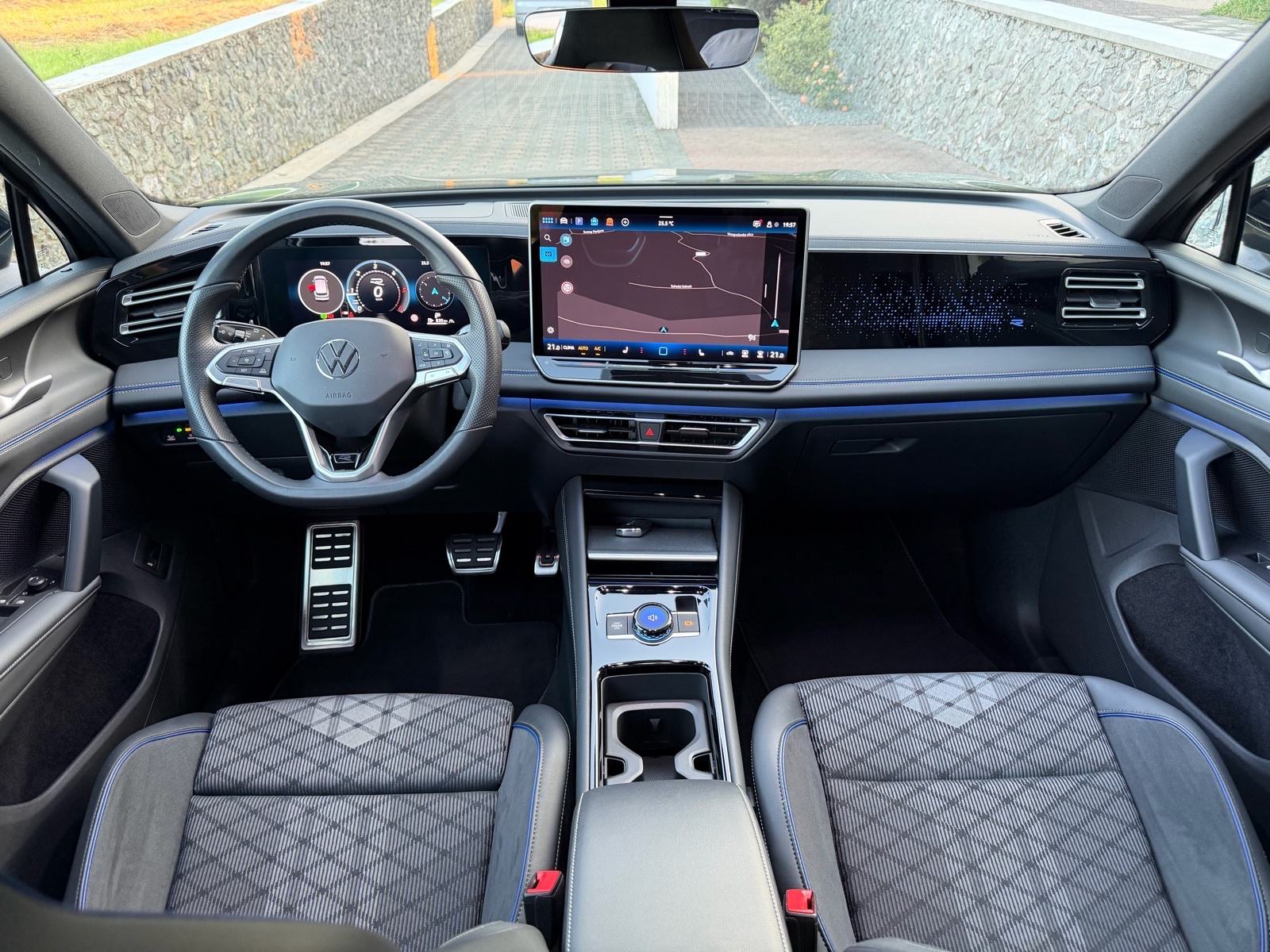VW Tiguan 2,0 TDI DSG,R-LINE,HDMATRIX,HUD,360KAM,ALU 20,KUKA,GARANCIJA, fotografija 14