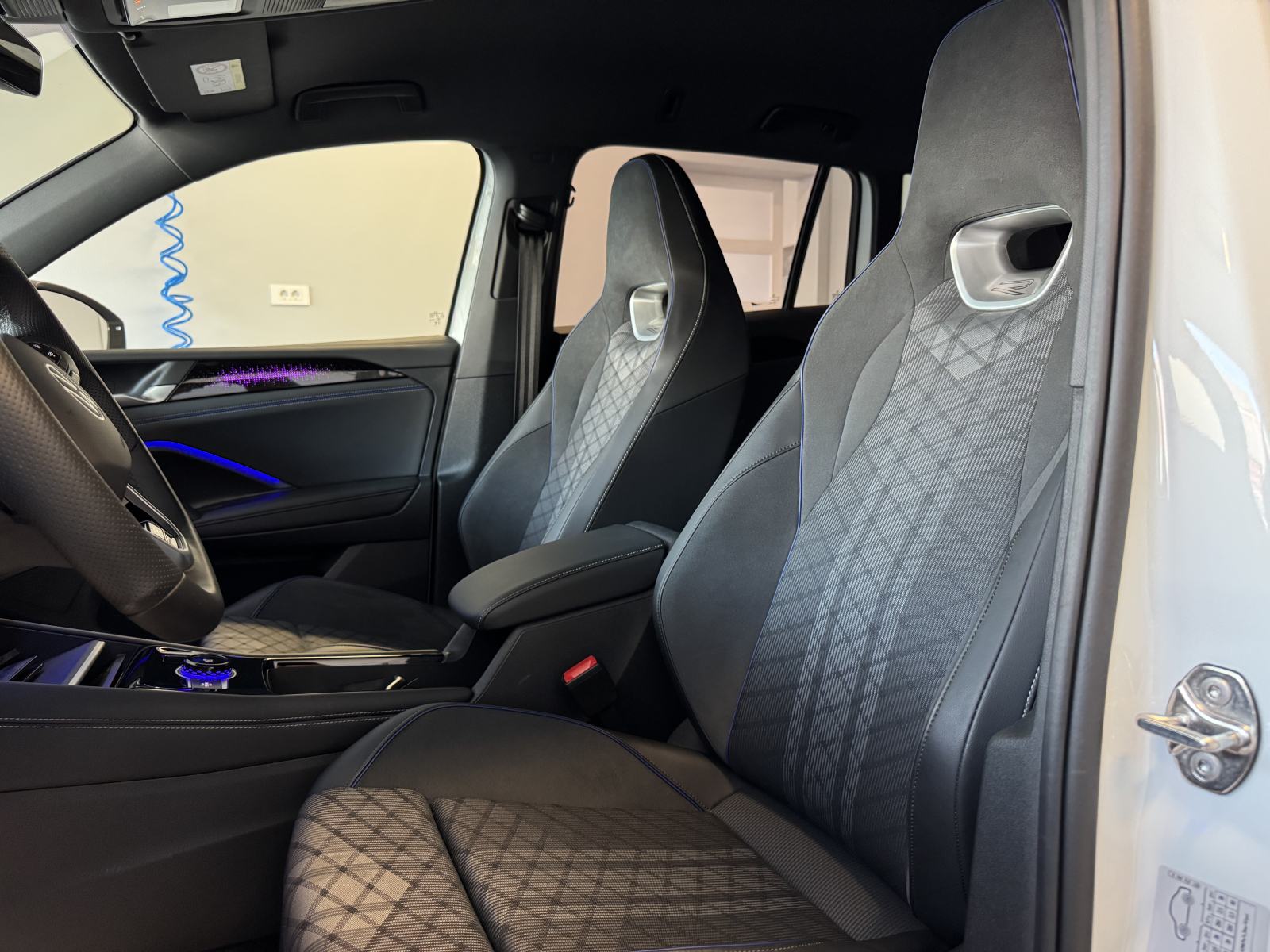 VW TIGUAN 2.0 TDI DSG R-LINE, H&K, ACC, IQ LIGHT, MASAŽA, GARANCIJA, fotografija 19