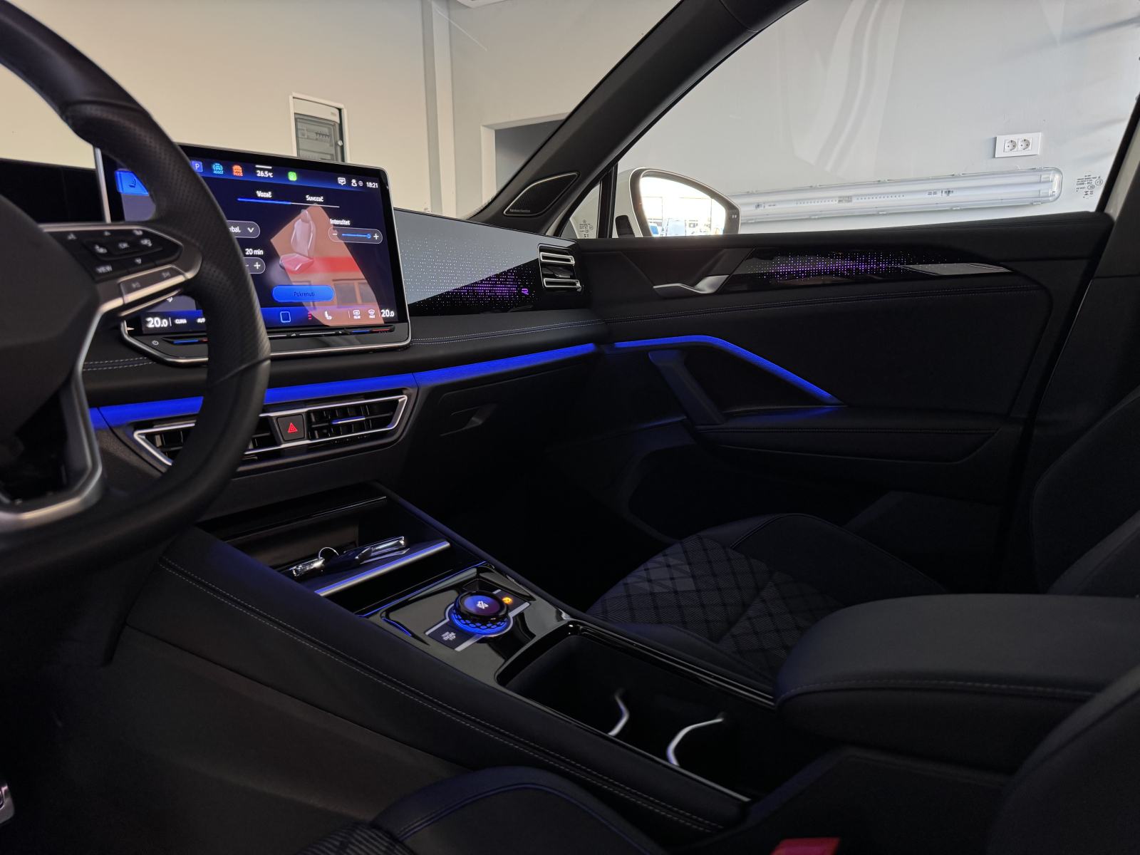 VW TIGUAN 2.0 TDI DSG R-LINE, H&K, ACC, IQ LIGHT, MASAŽA, GARANCIJA, fotografija 17