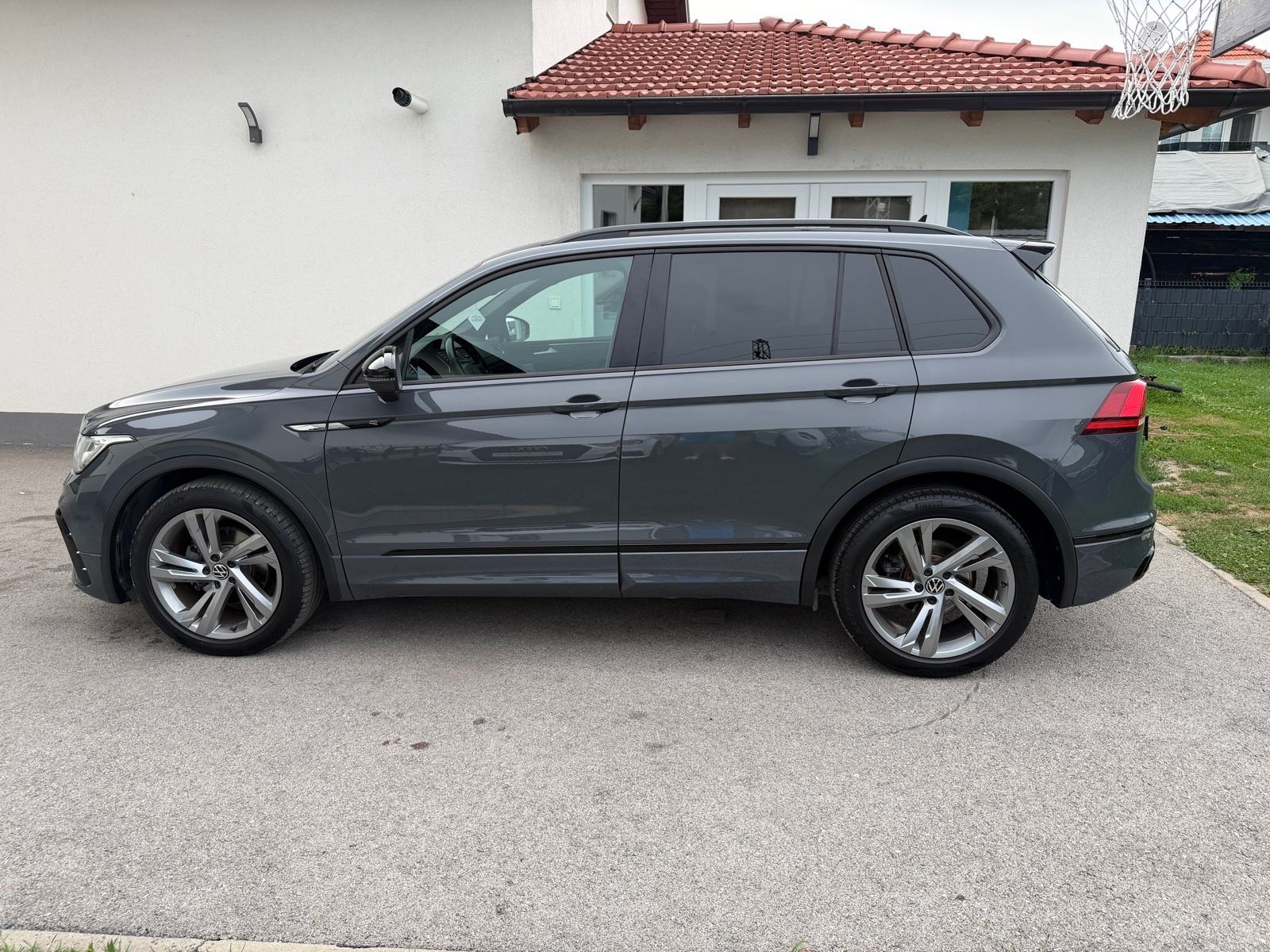 VW Tiguan 2,0 TDI DSG,R-LINE,AMBILIGHT, crni crom, Jamstvo, fotografija 3