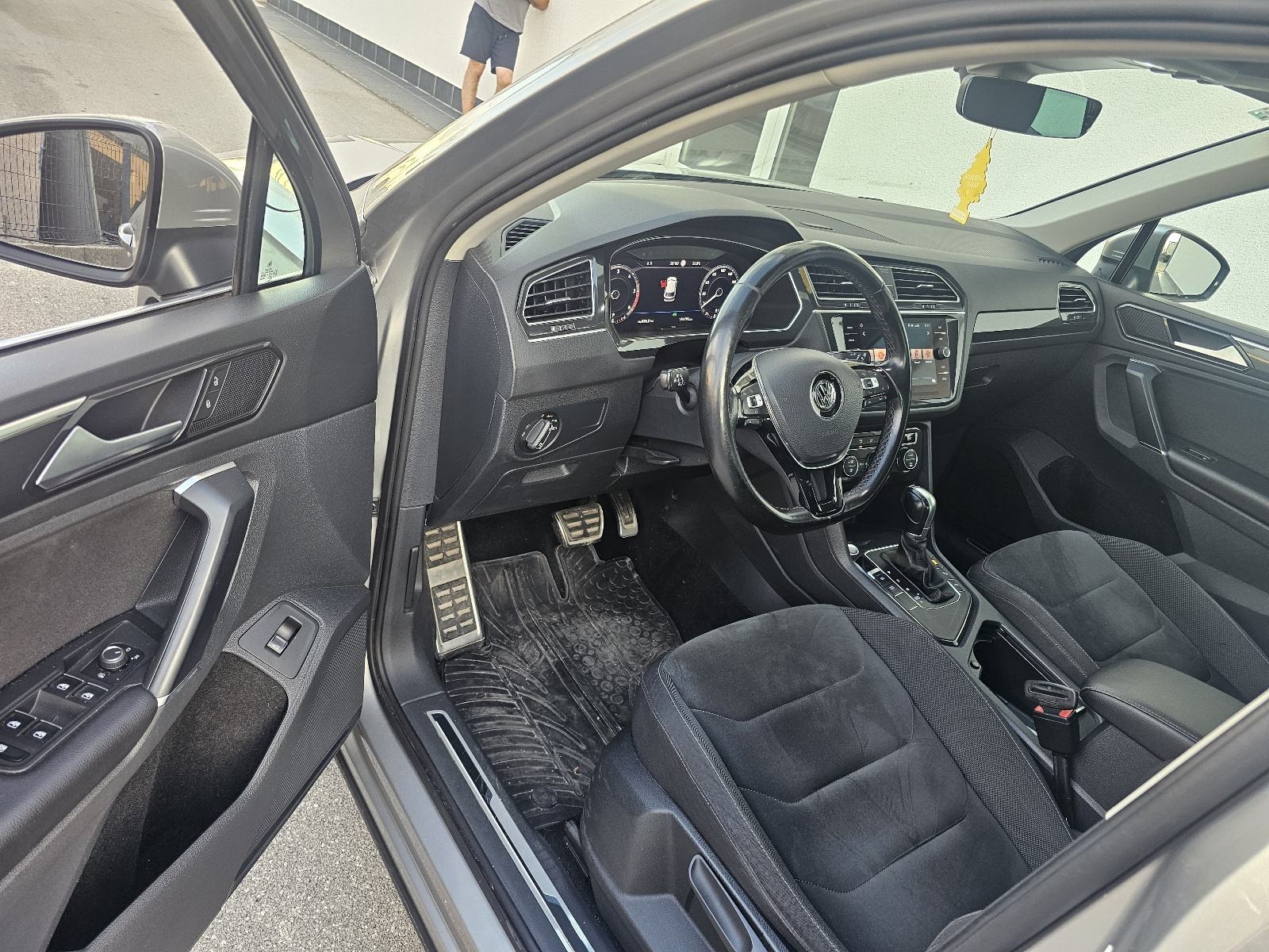 VW Tiguan 2,0 TDI, DSG, reg. do 01./27., panorama...., fotografija 13
